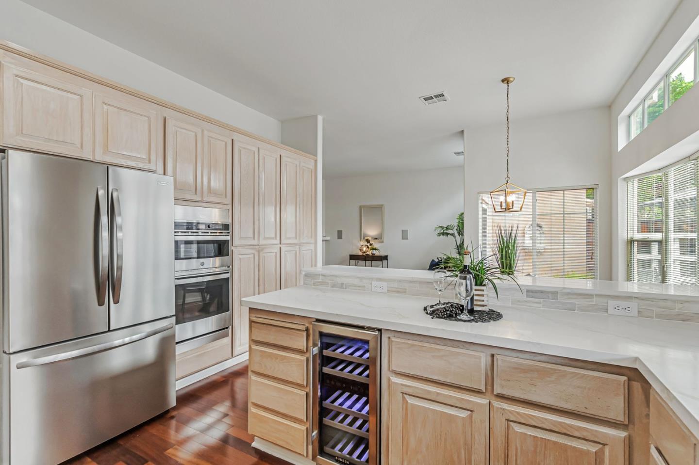 2122 Vizcaya Way