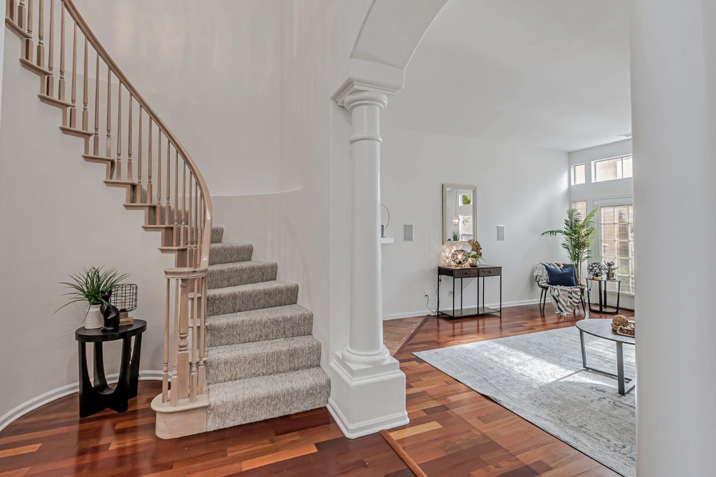 2122 Vizcaya Way