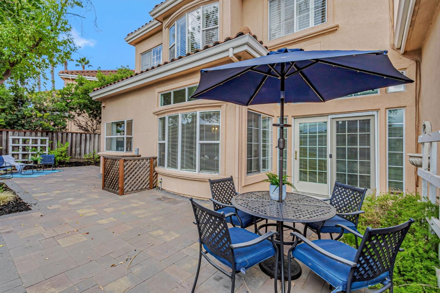 2122 Vizcaya Way