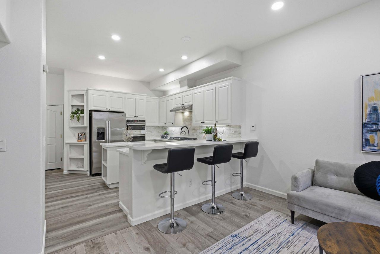 2207 Vizcaya Circle