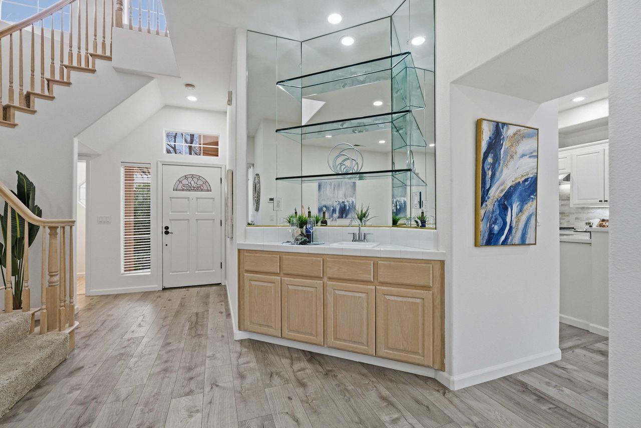 2207 Vizcaya Circle