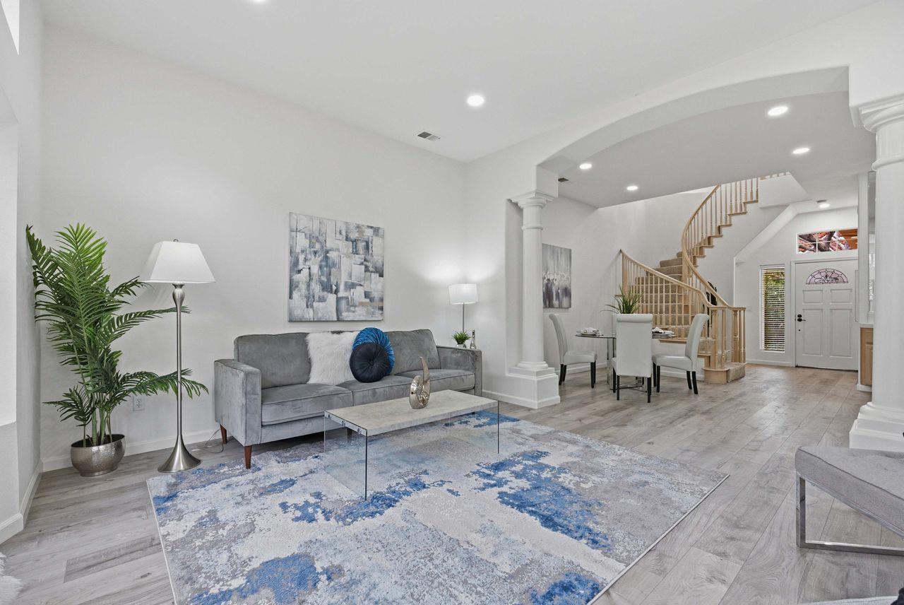 2207 Vizcaya Circle
