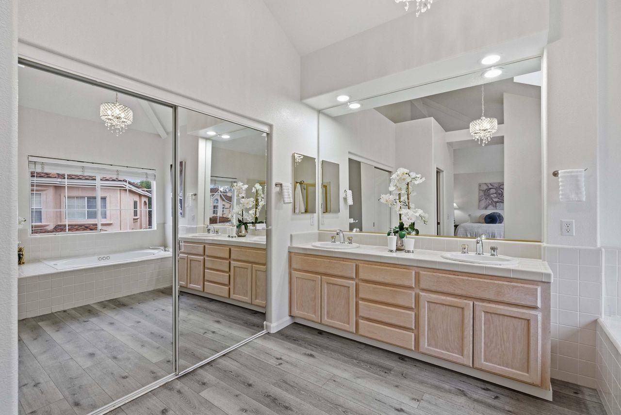 2207 Vizcaya Circle