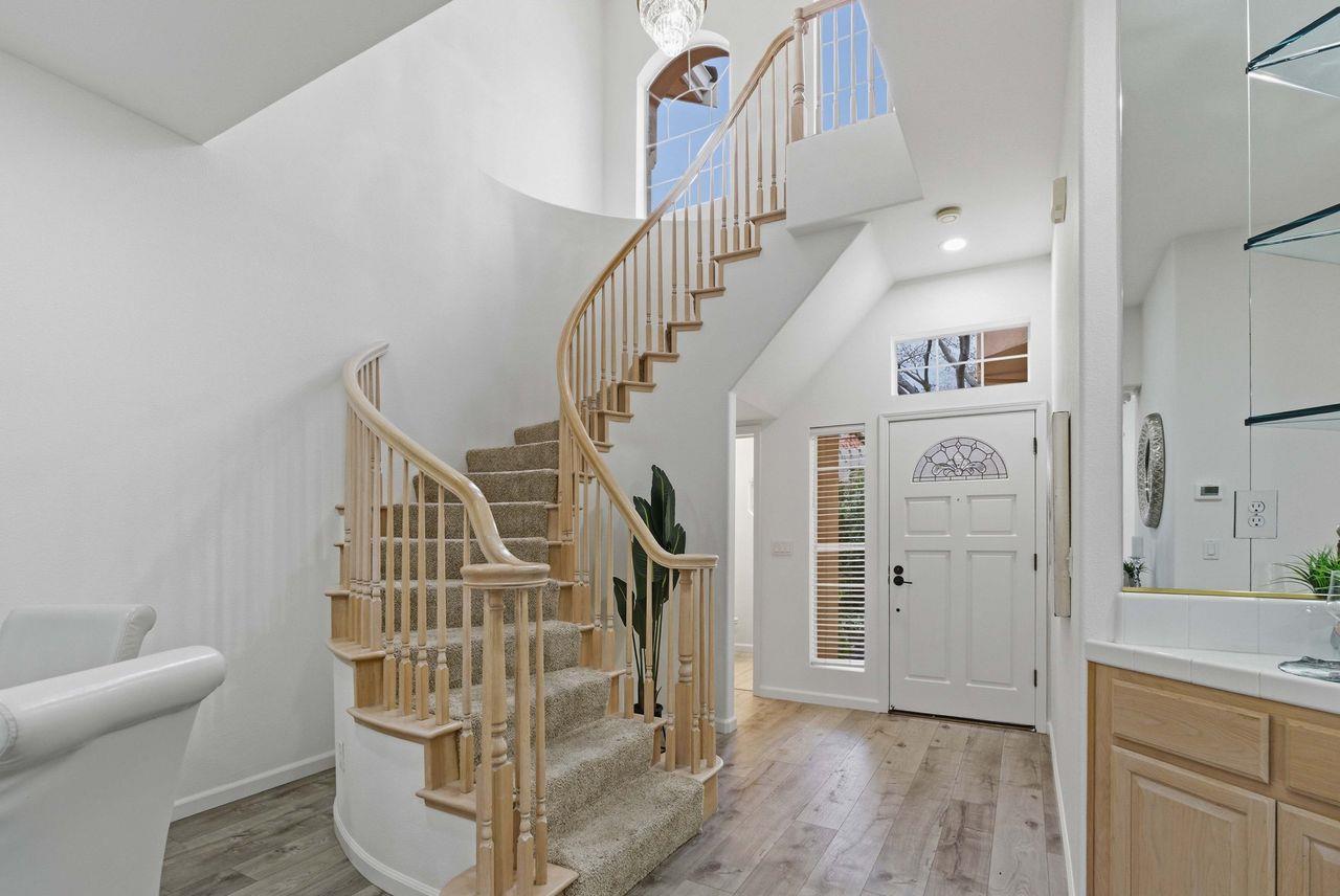 2207 Vizcaya Circle
