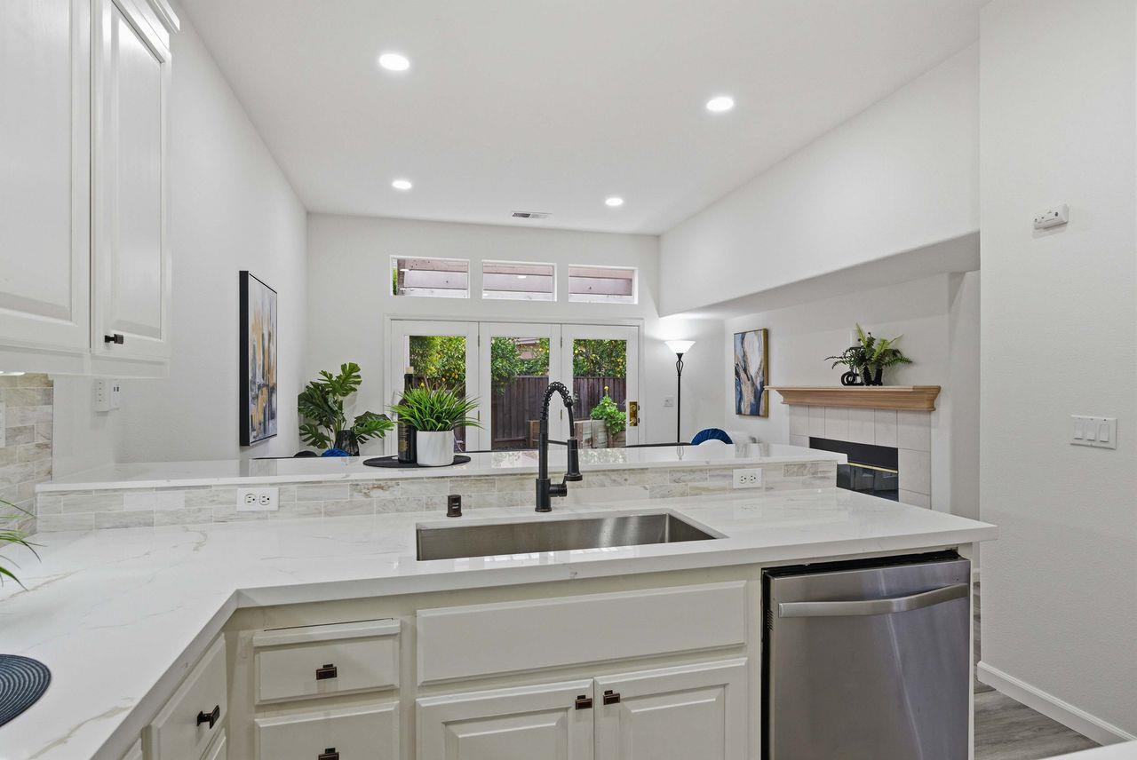 2207 Vizcaya Circle