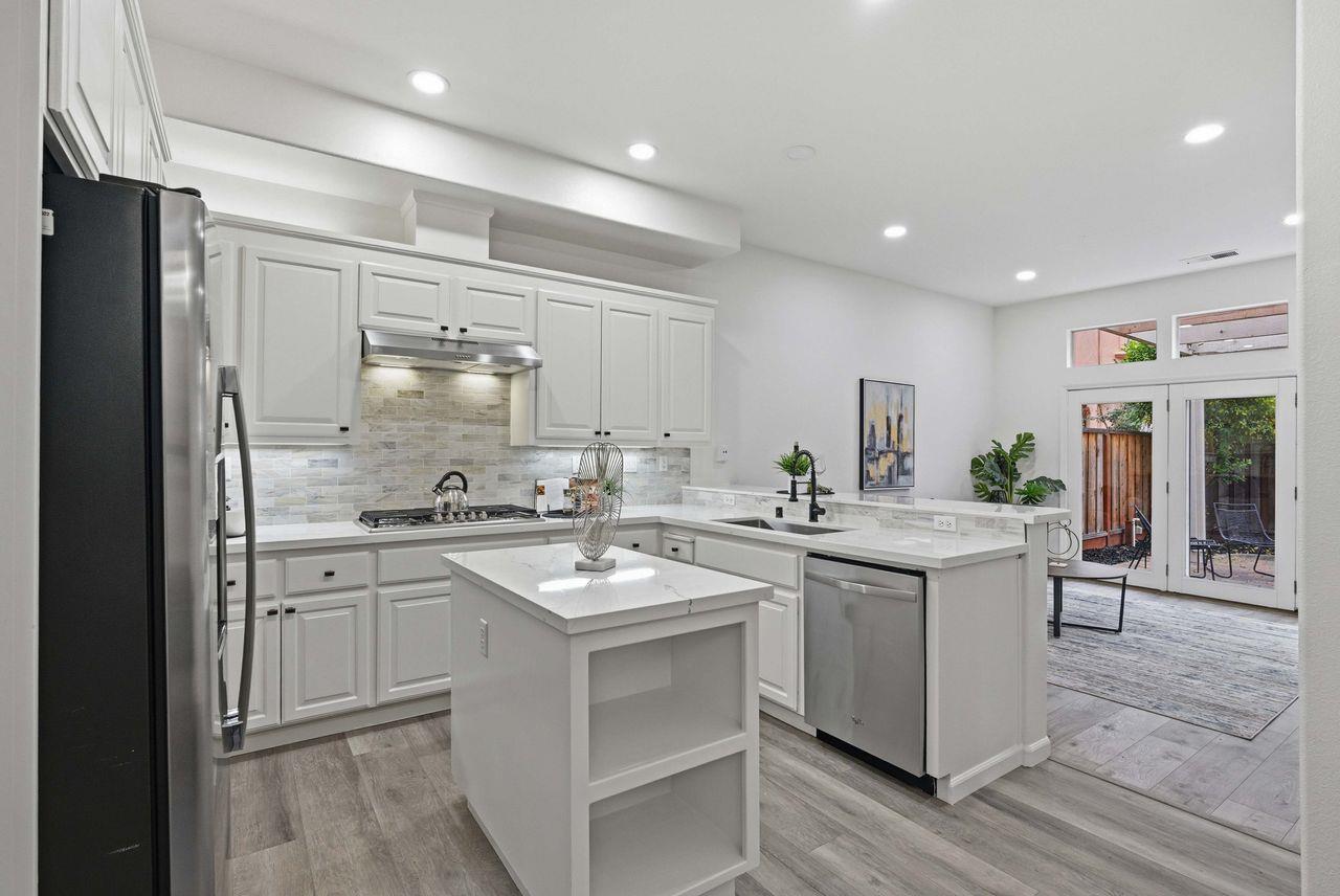 2207 Vizcaya Circle