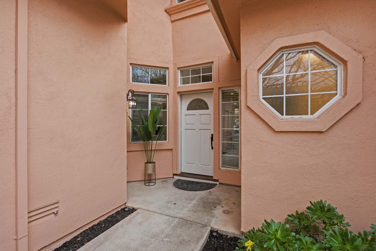 2207 Vizcaya Circle