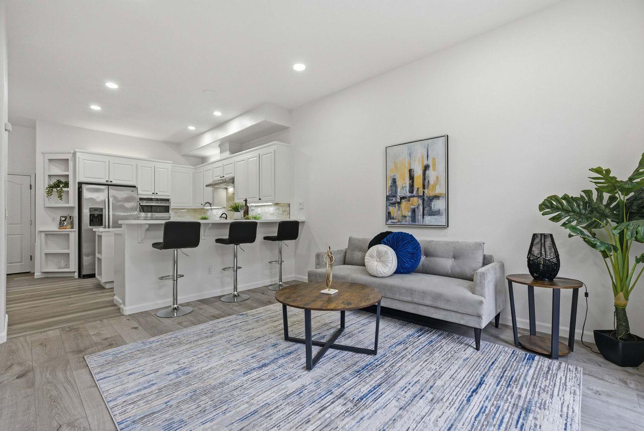 2207 Vizcaya Circle