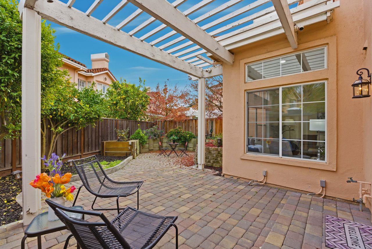2207 Vizcaya Circle