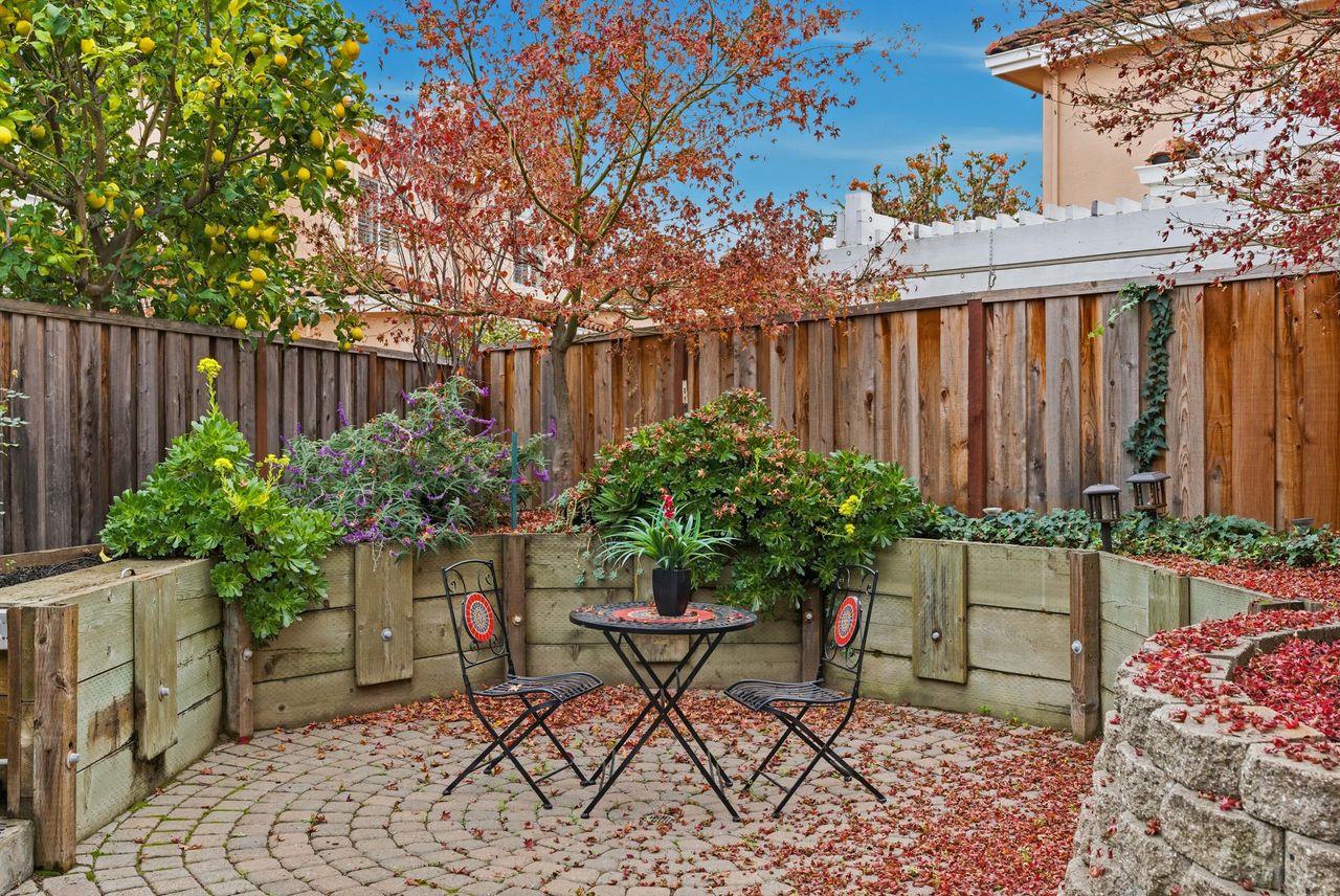 2207 Vizcaya Circle