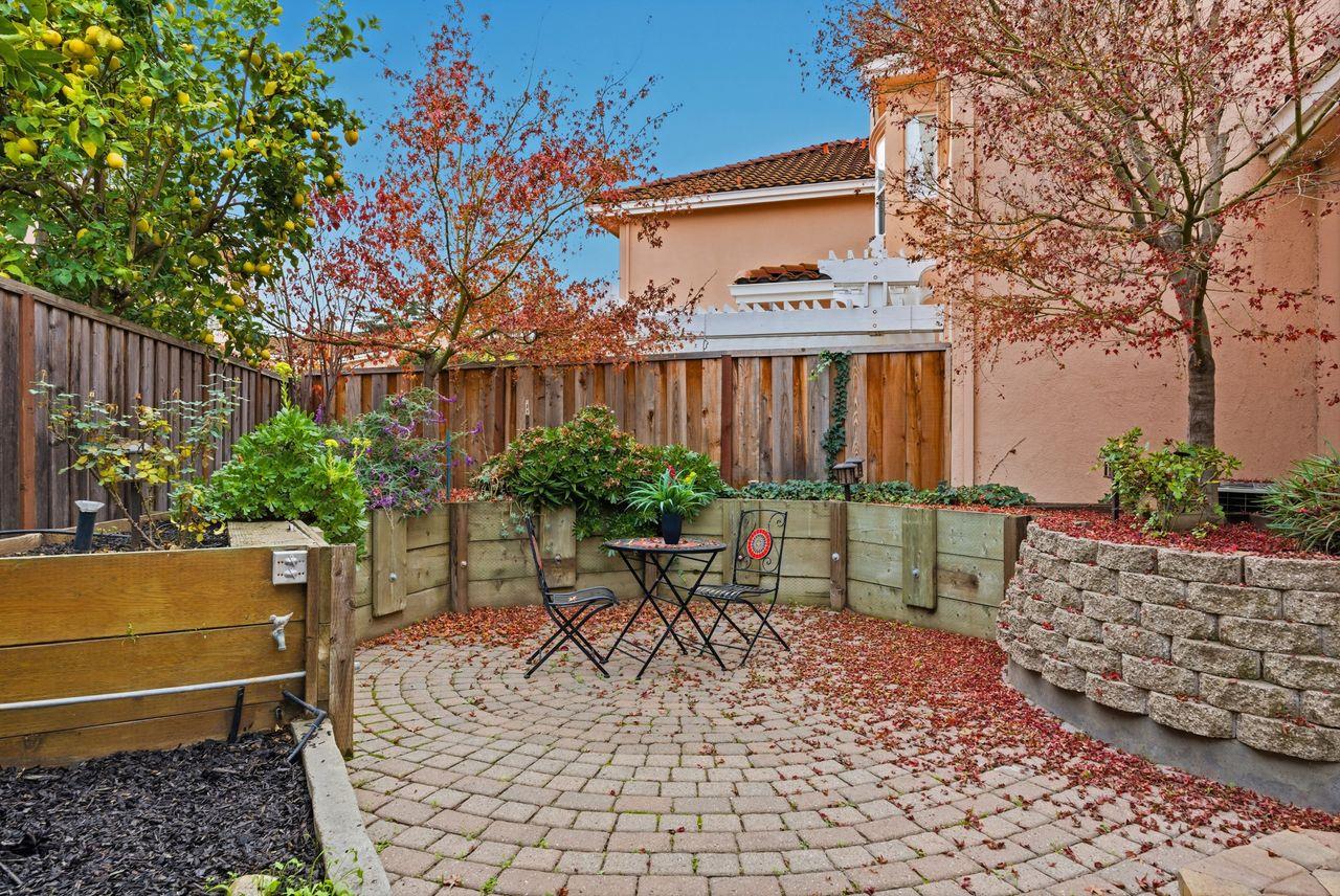 2207 Vizcaya Circle