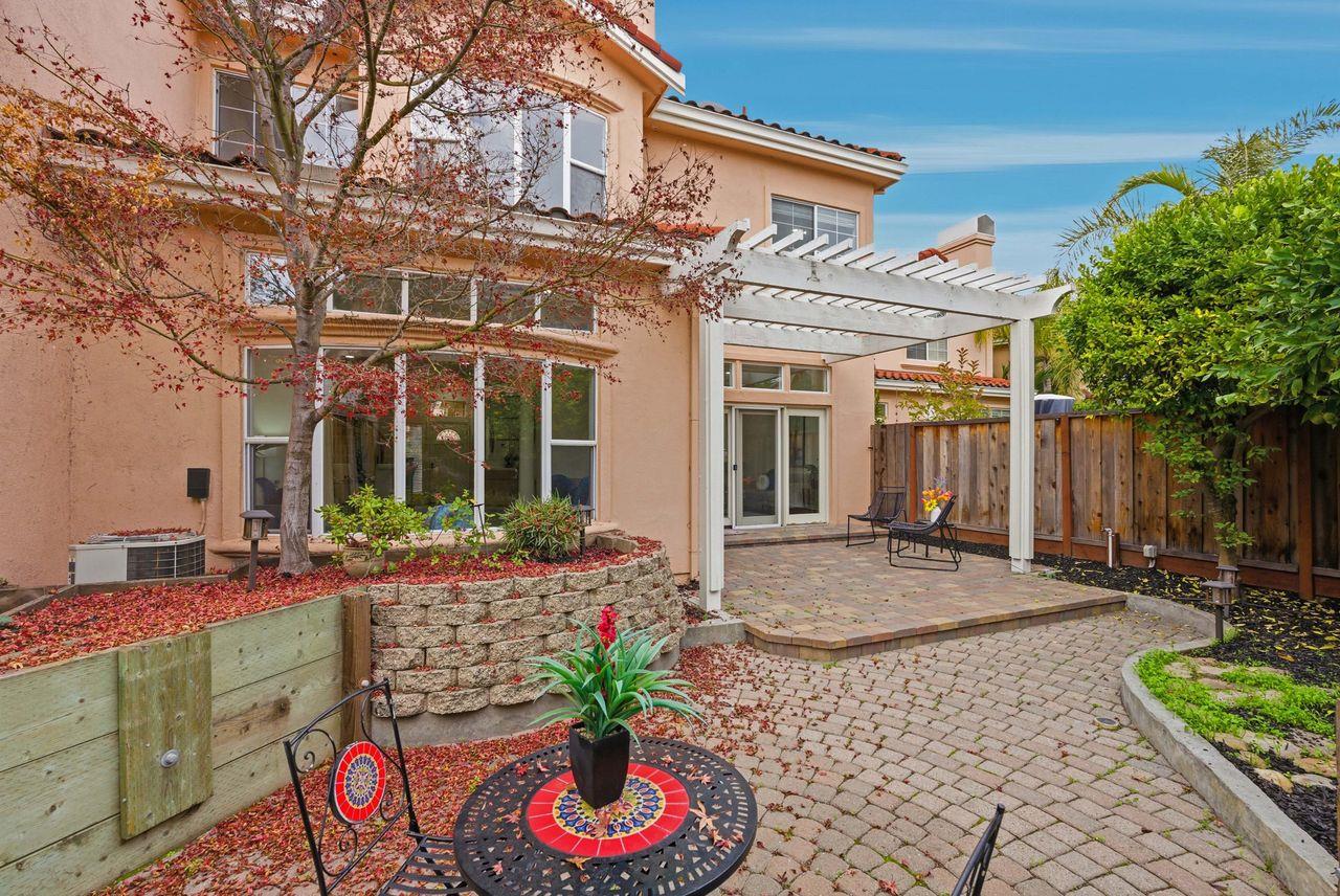 2207 Vizcaya Circle