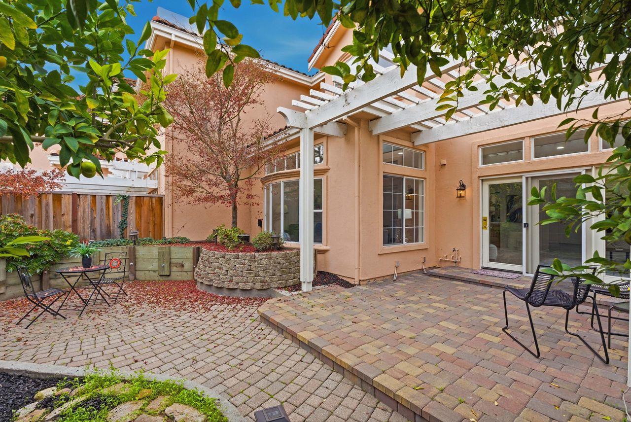 2207 Vizcaya Circle