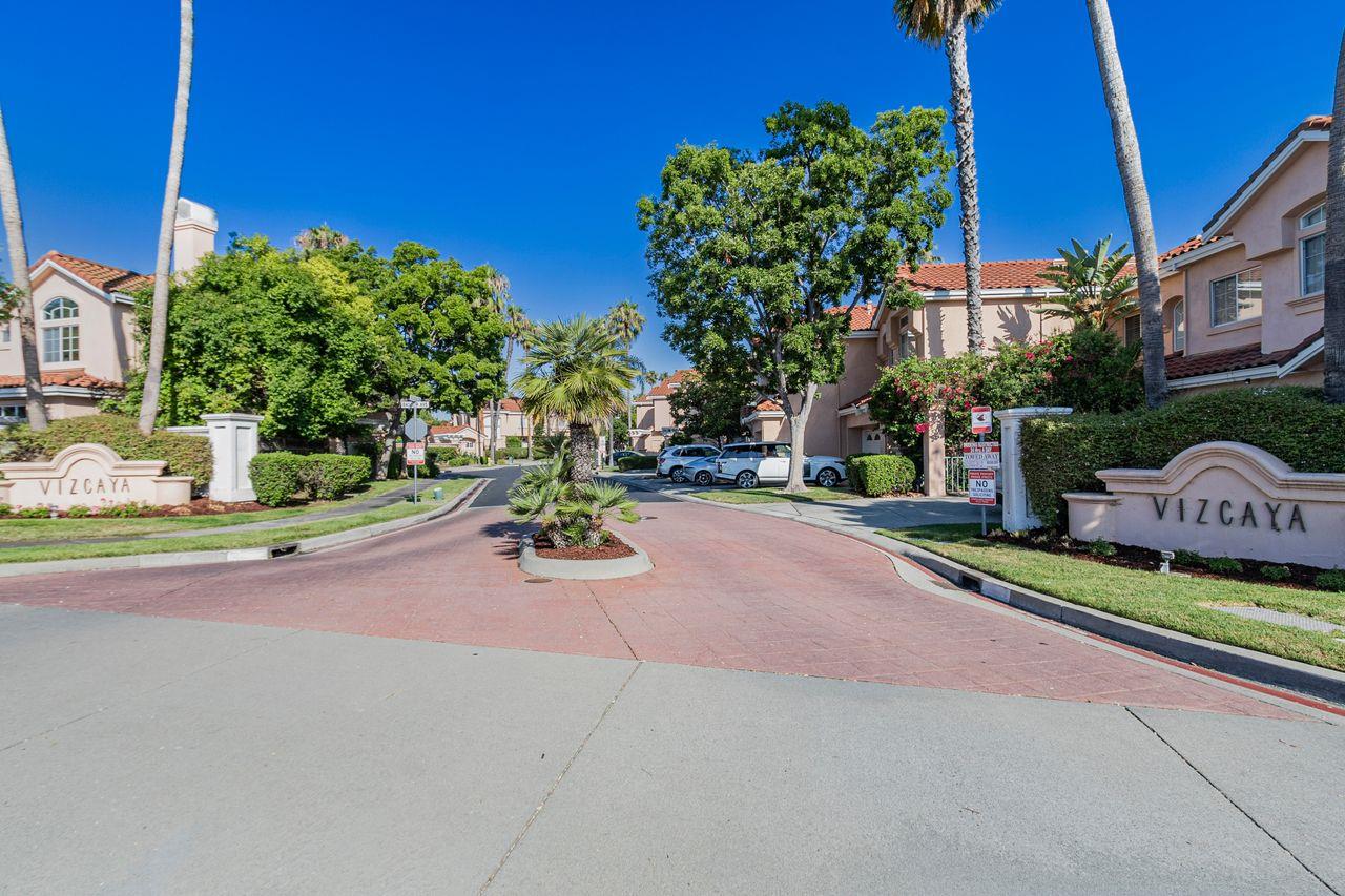 2207 Vizcaya Circle