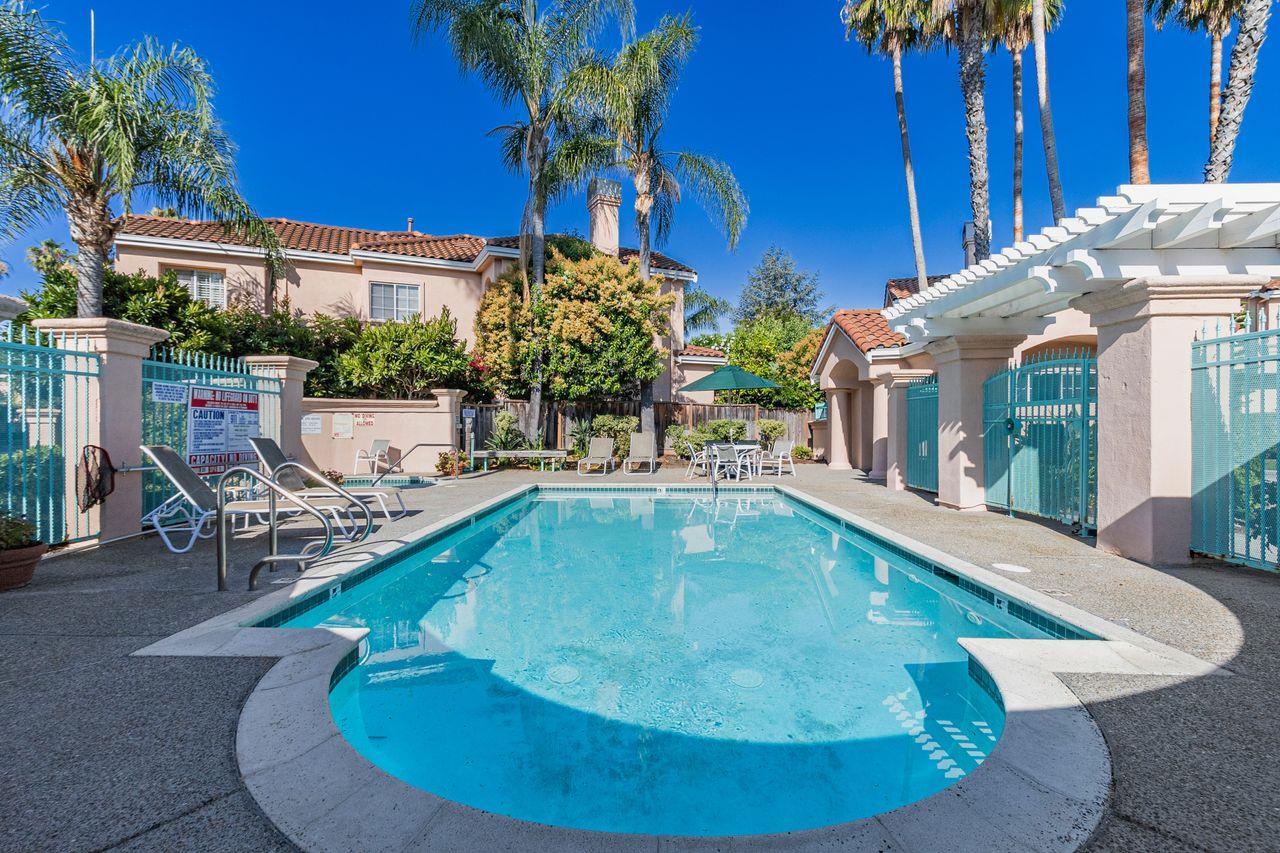 2207 Vizcaya Circle