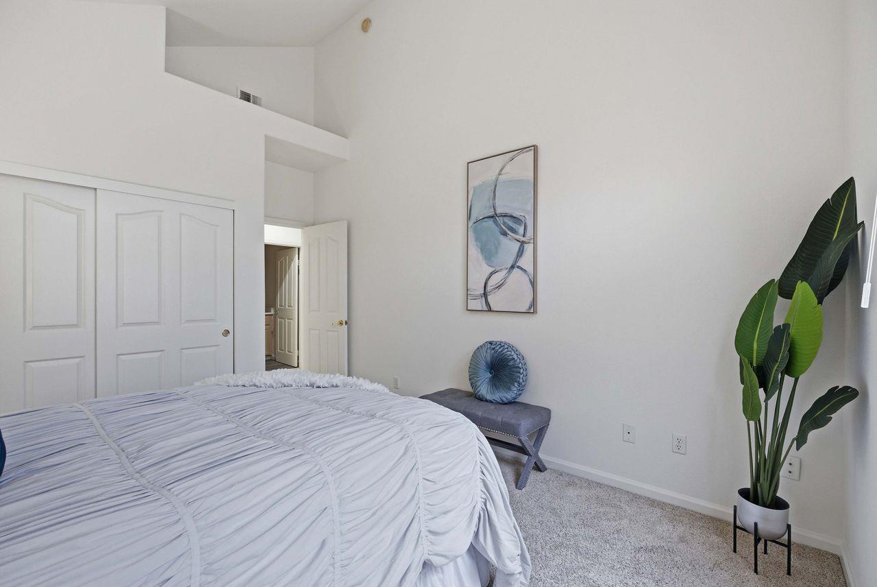 2207 Vizcaya Circle