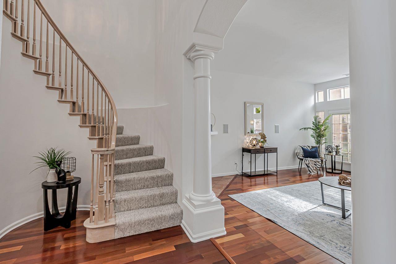 2122 Vizcaya Way