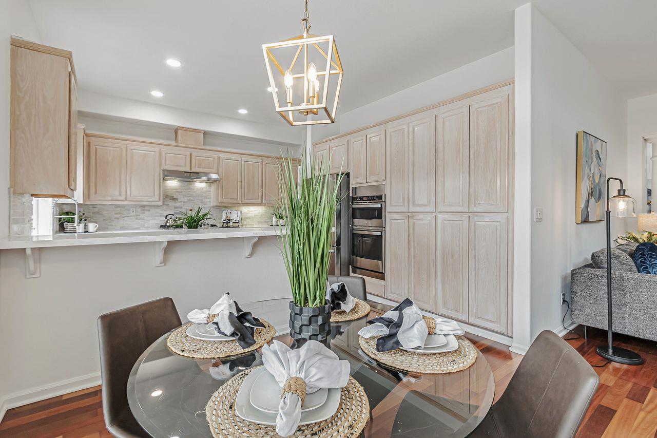 2122 Vizcaya Way