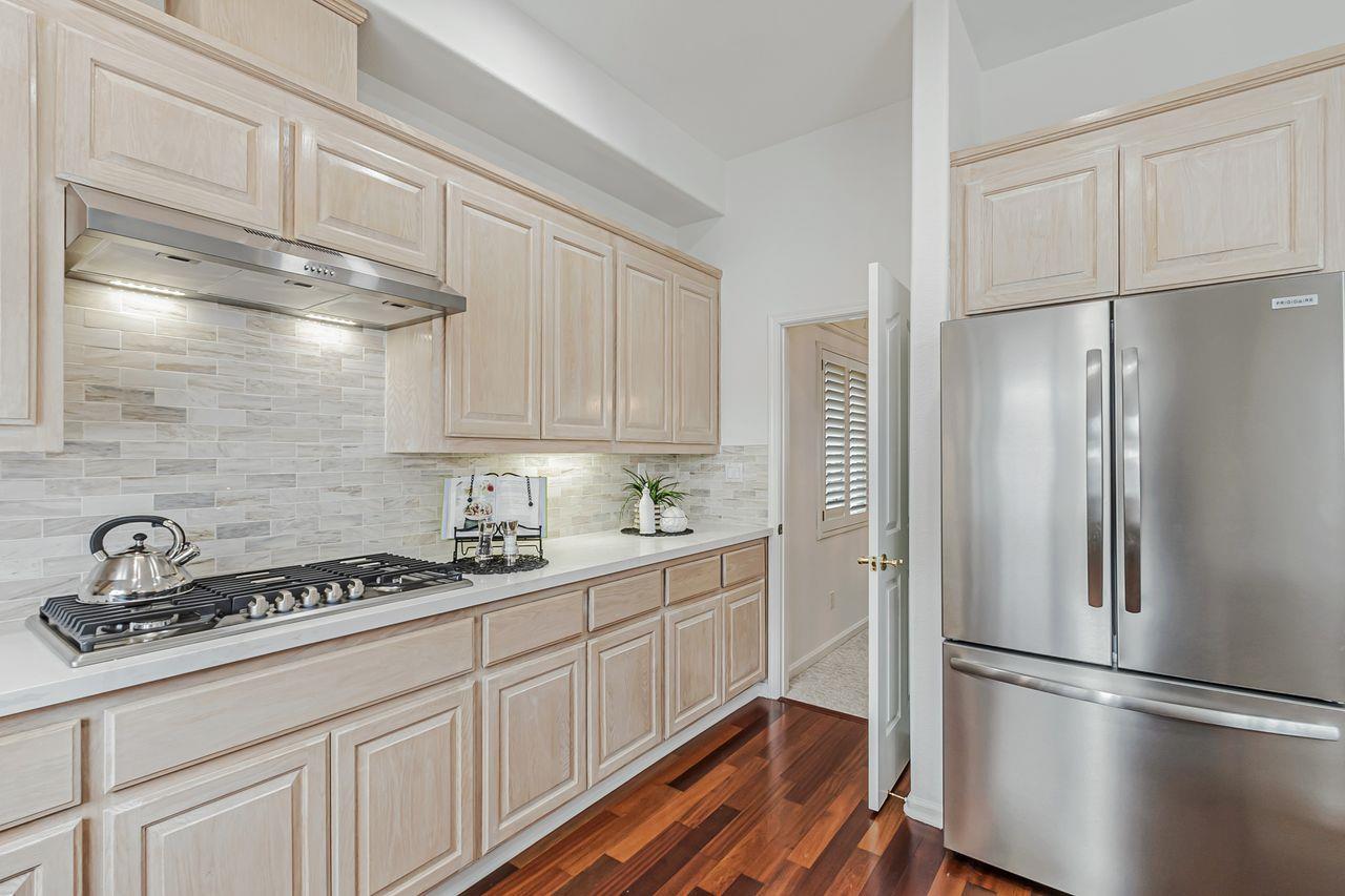 2122 Vizcaya Way