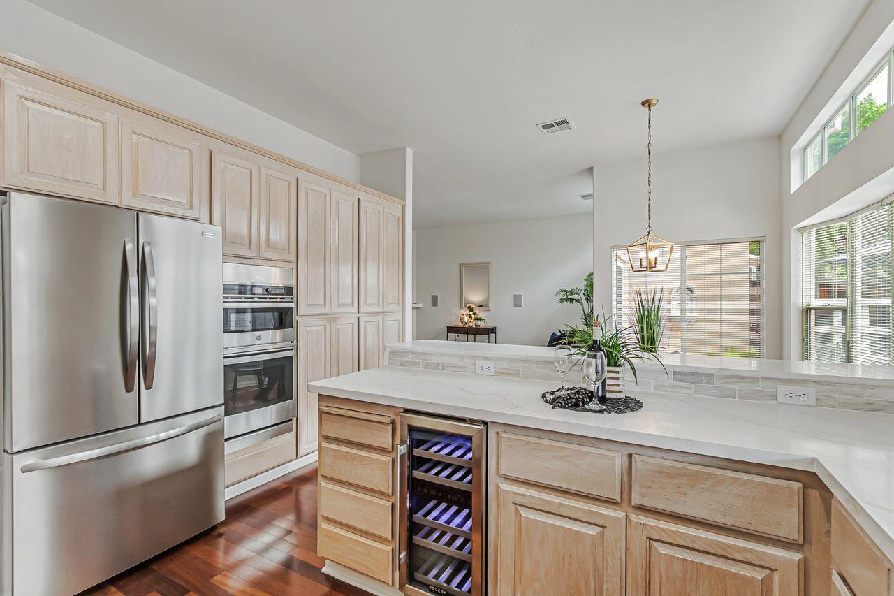 2122 Vizcaya Way