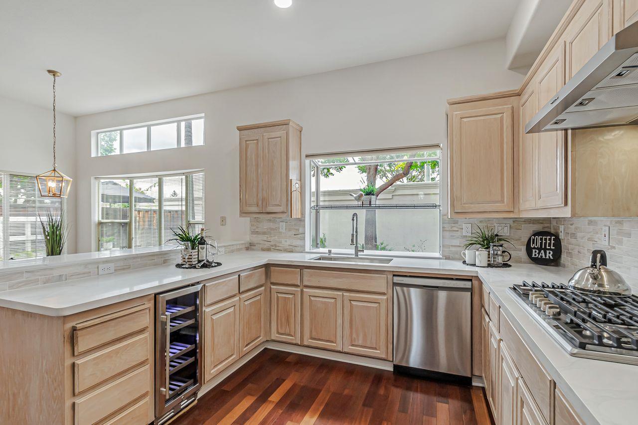 2122 Vizcaya Way