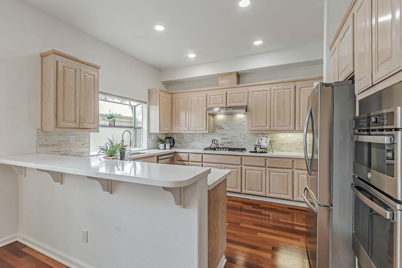 2122 Vizcaya Way