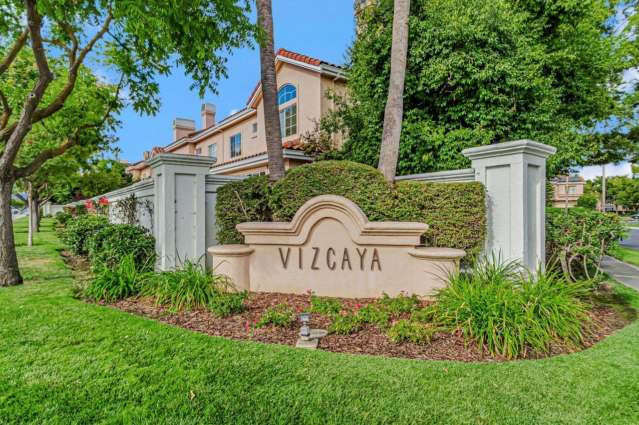 2122 Vizcaya Way