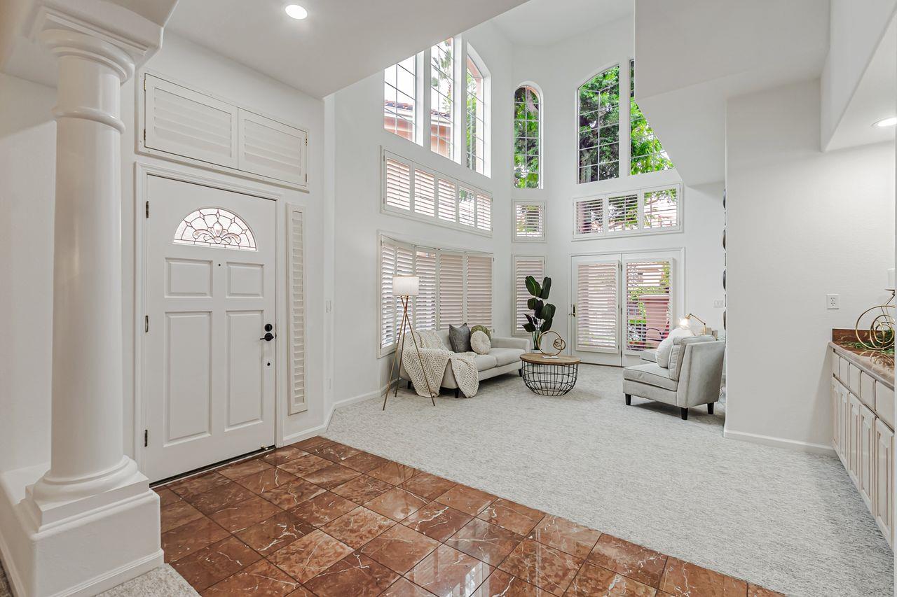 2122 Vizcaya Way