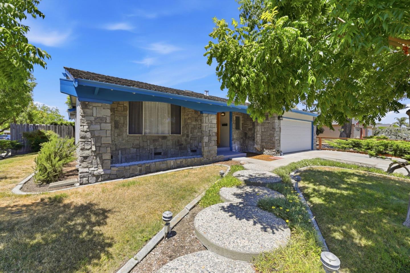 5897 Erskine CT