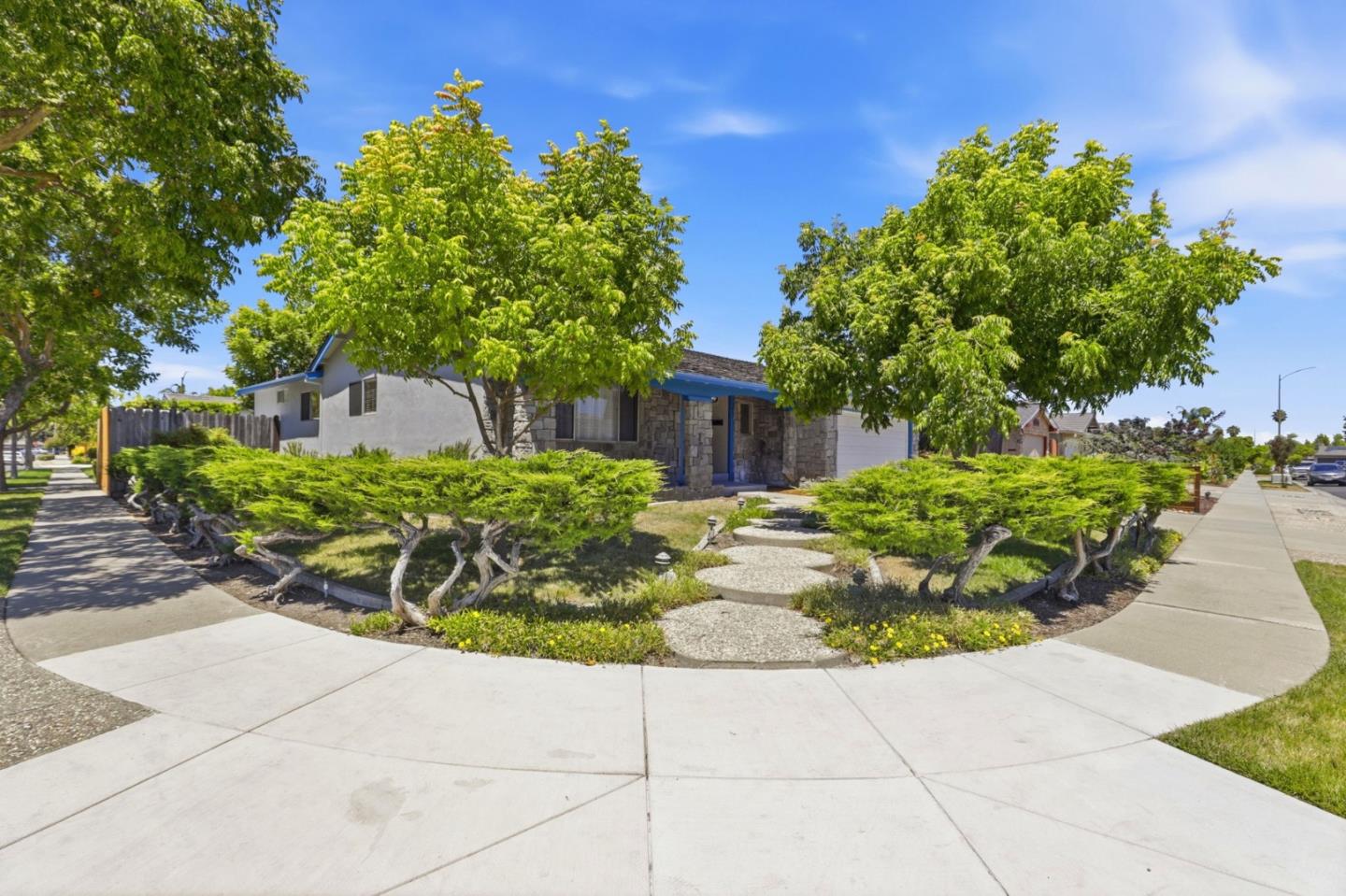 5897 Erskine CT