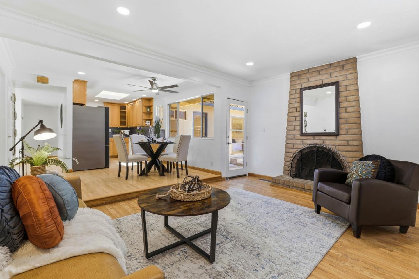 5897 Erskine CT