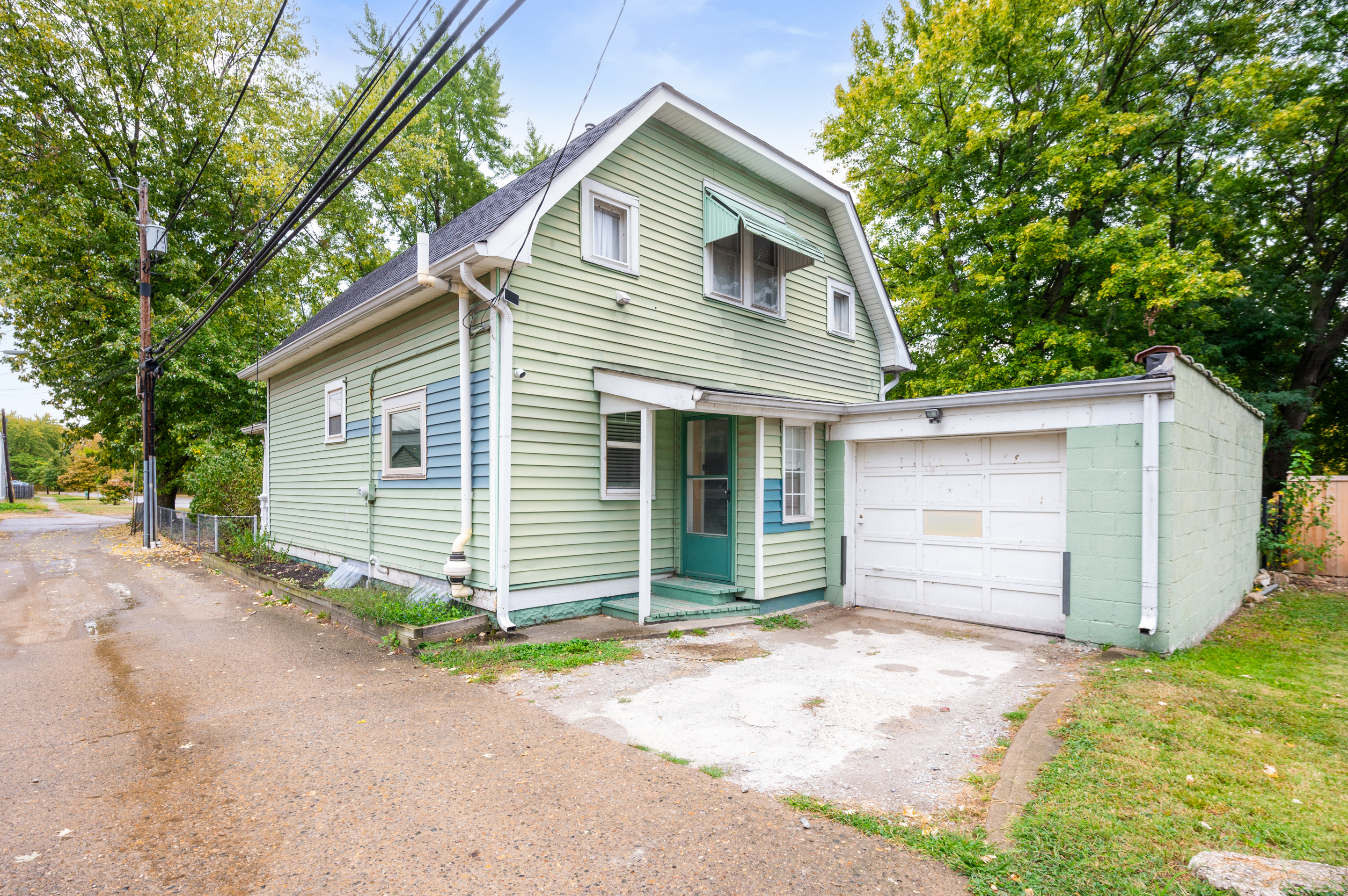 976 E Pleasant Run Pkwy N Drive