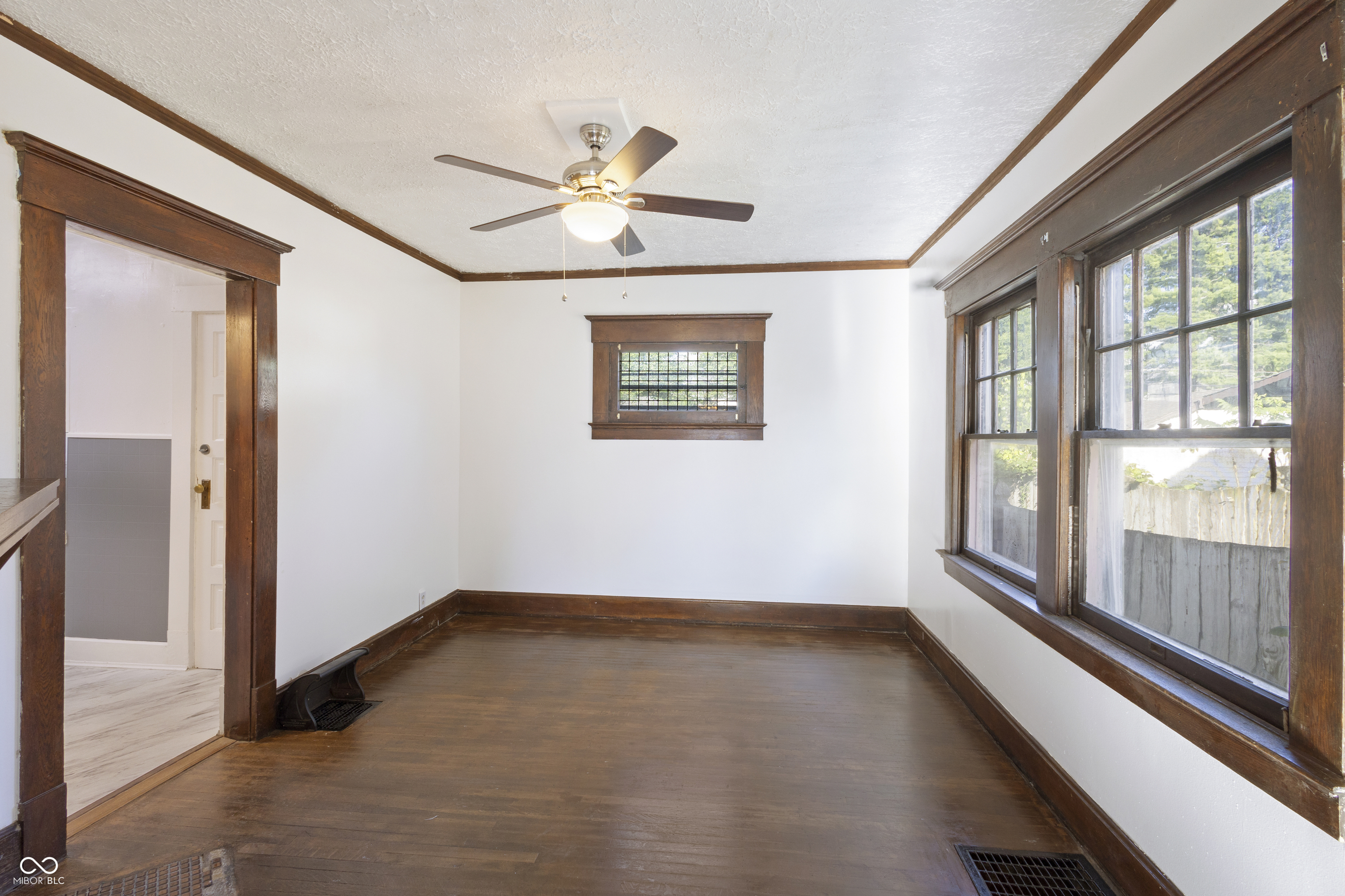 323 N Drexel Avenue