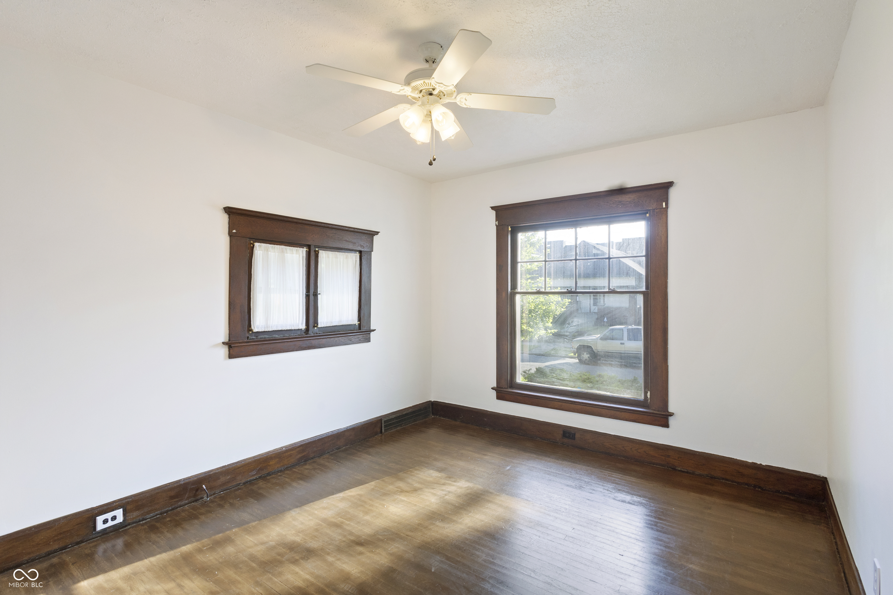 323 N Drexel Avenue