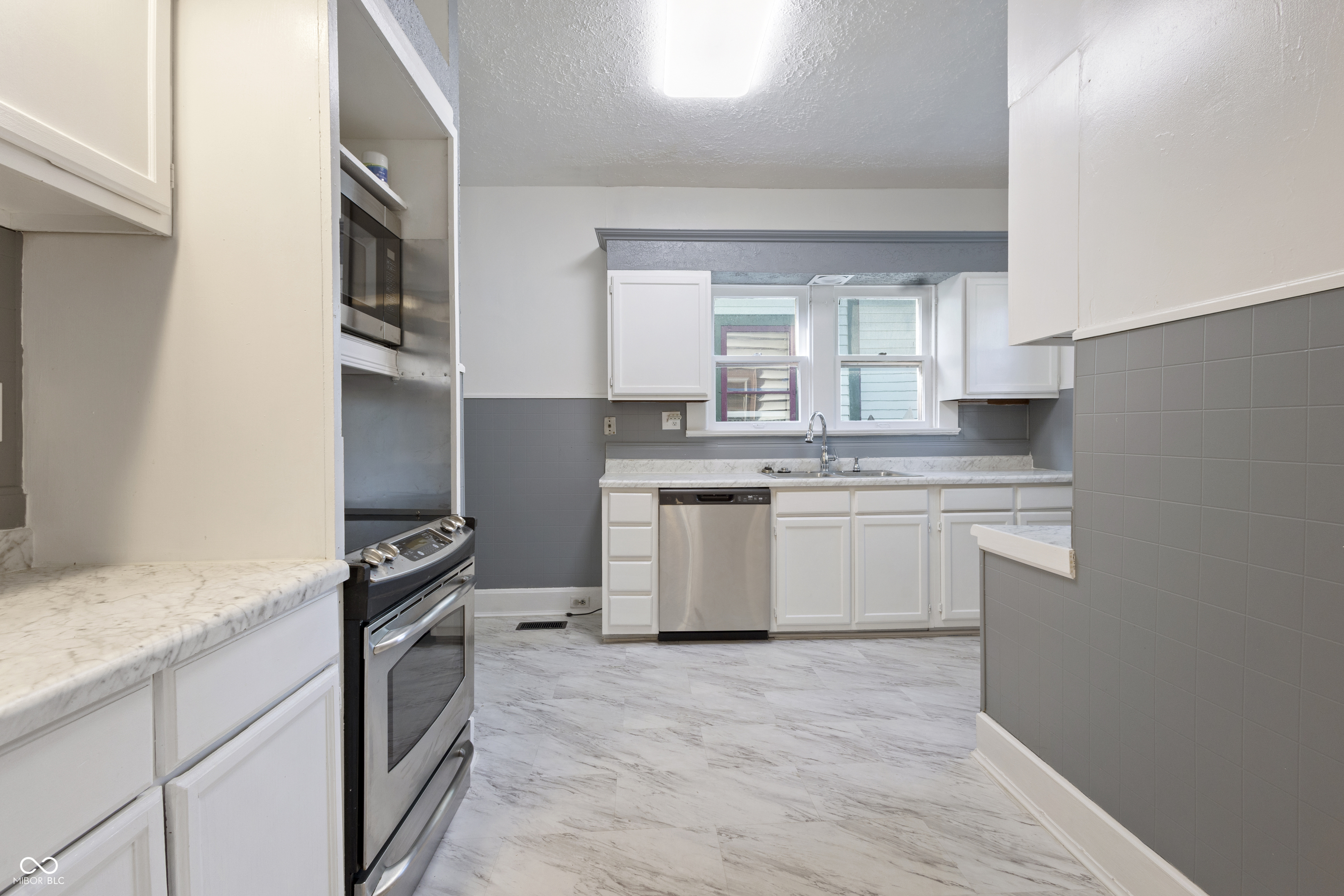323 N Drexel Avenue