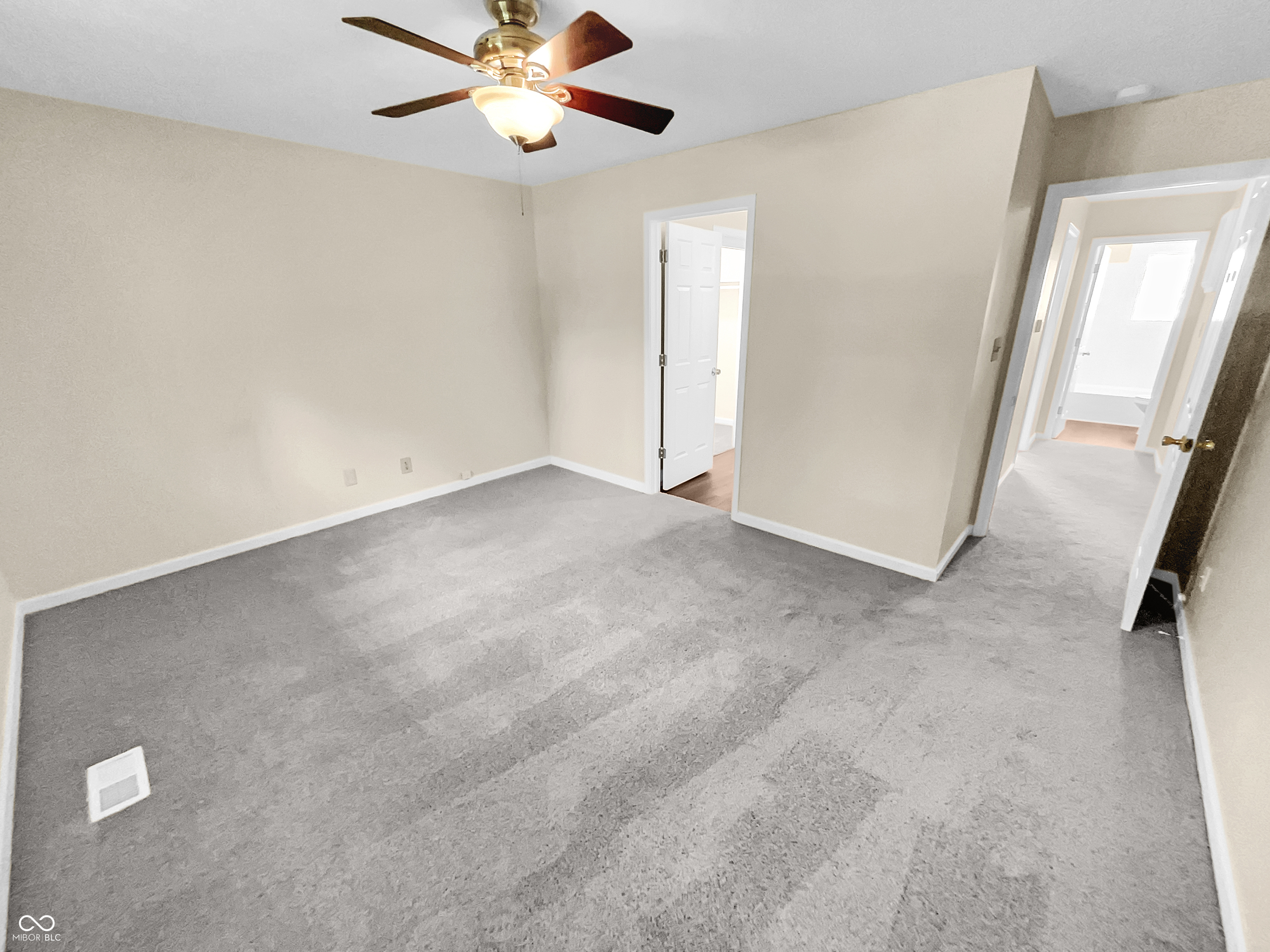 5823 N Victoria Drive