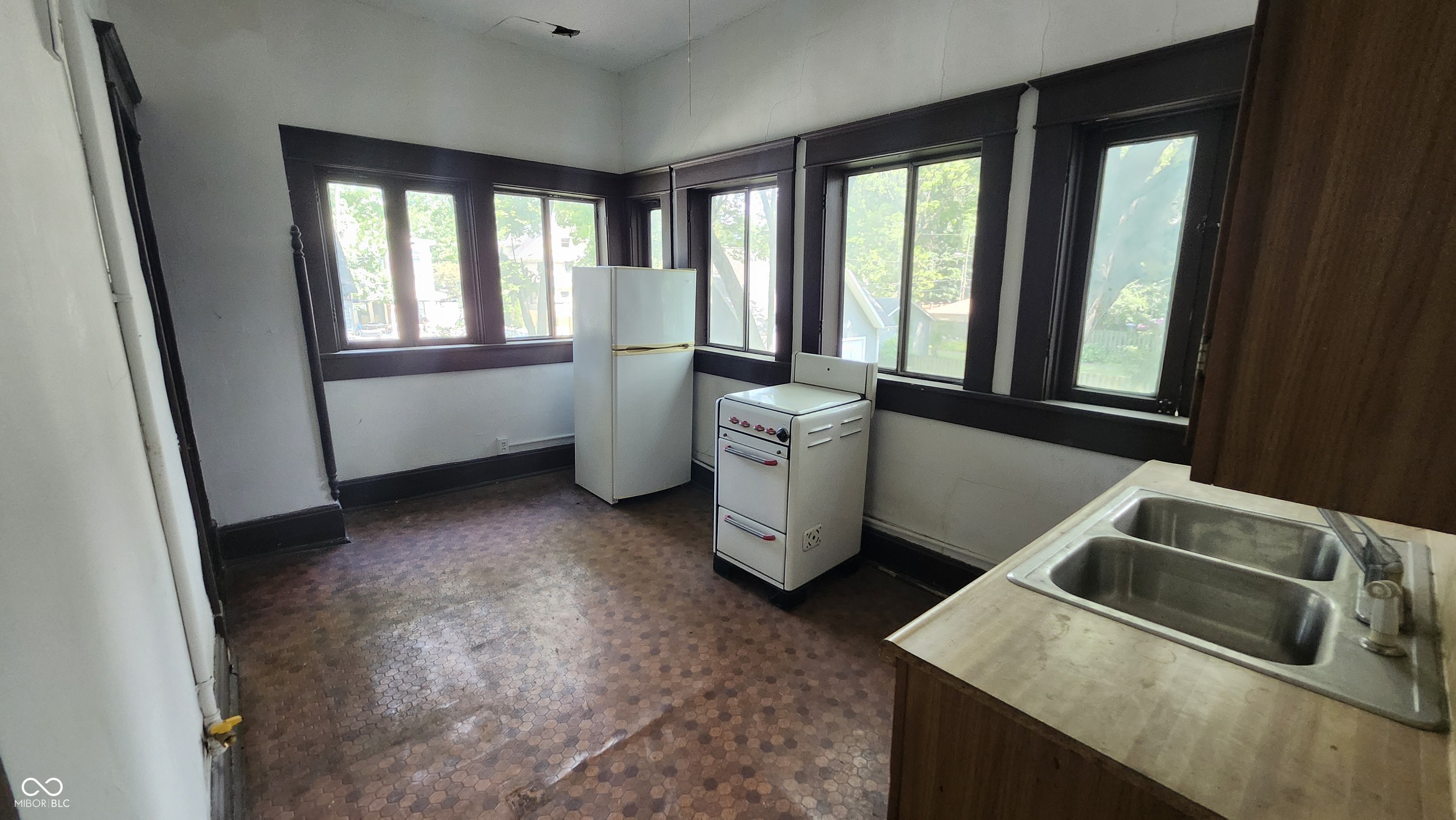 875 Woodruff Place Middle Drive
