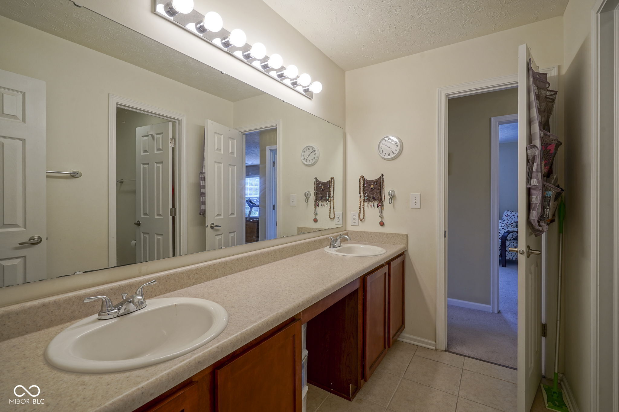 13817 Black Canyon Court