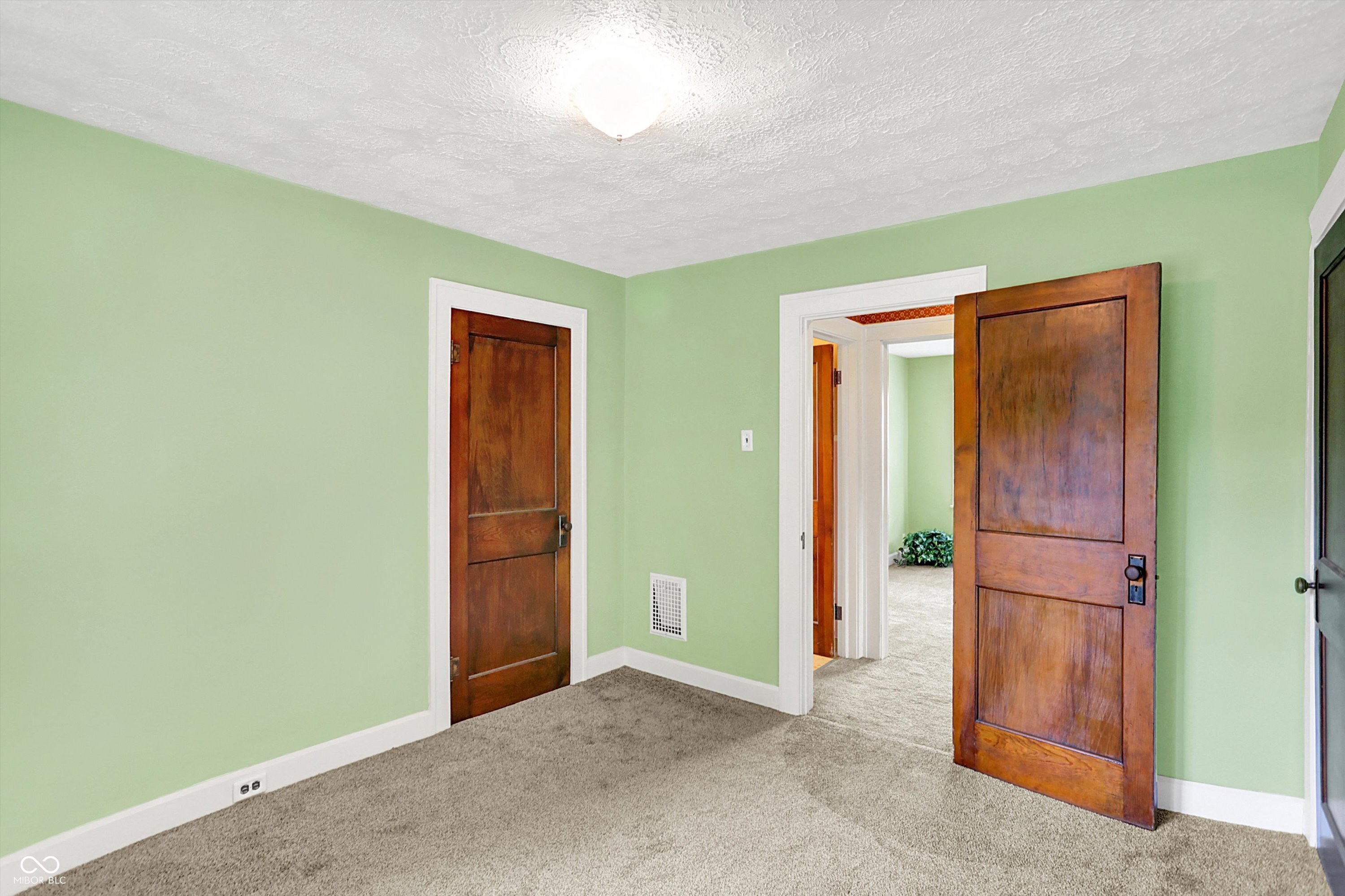 2502 S Delaware Street