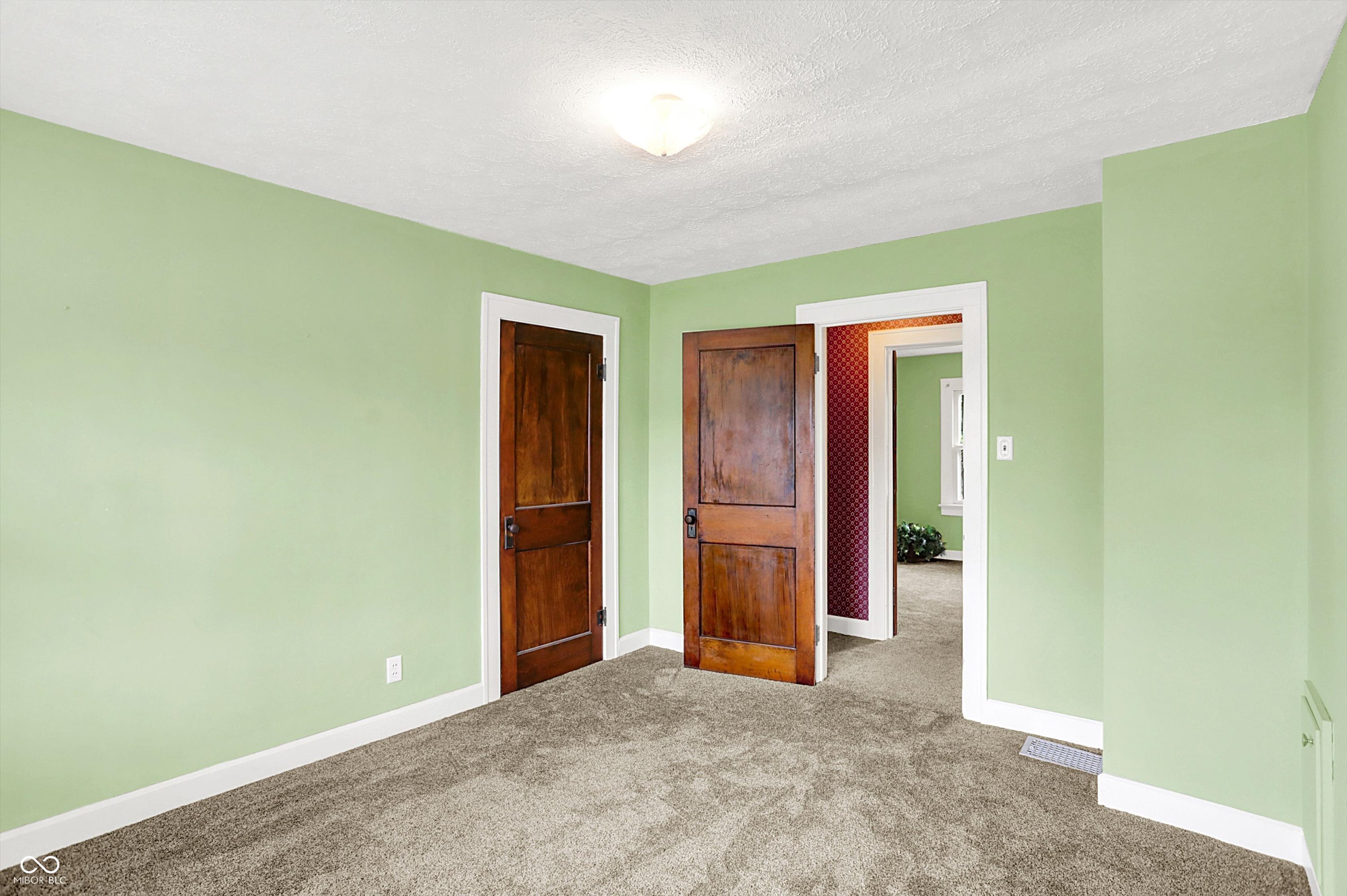 2502 S Delaware Street