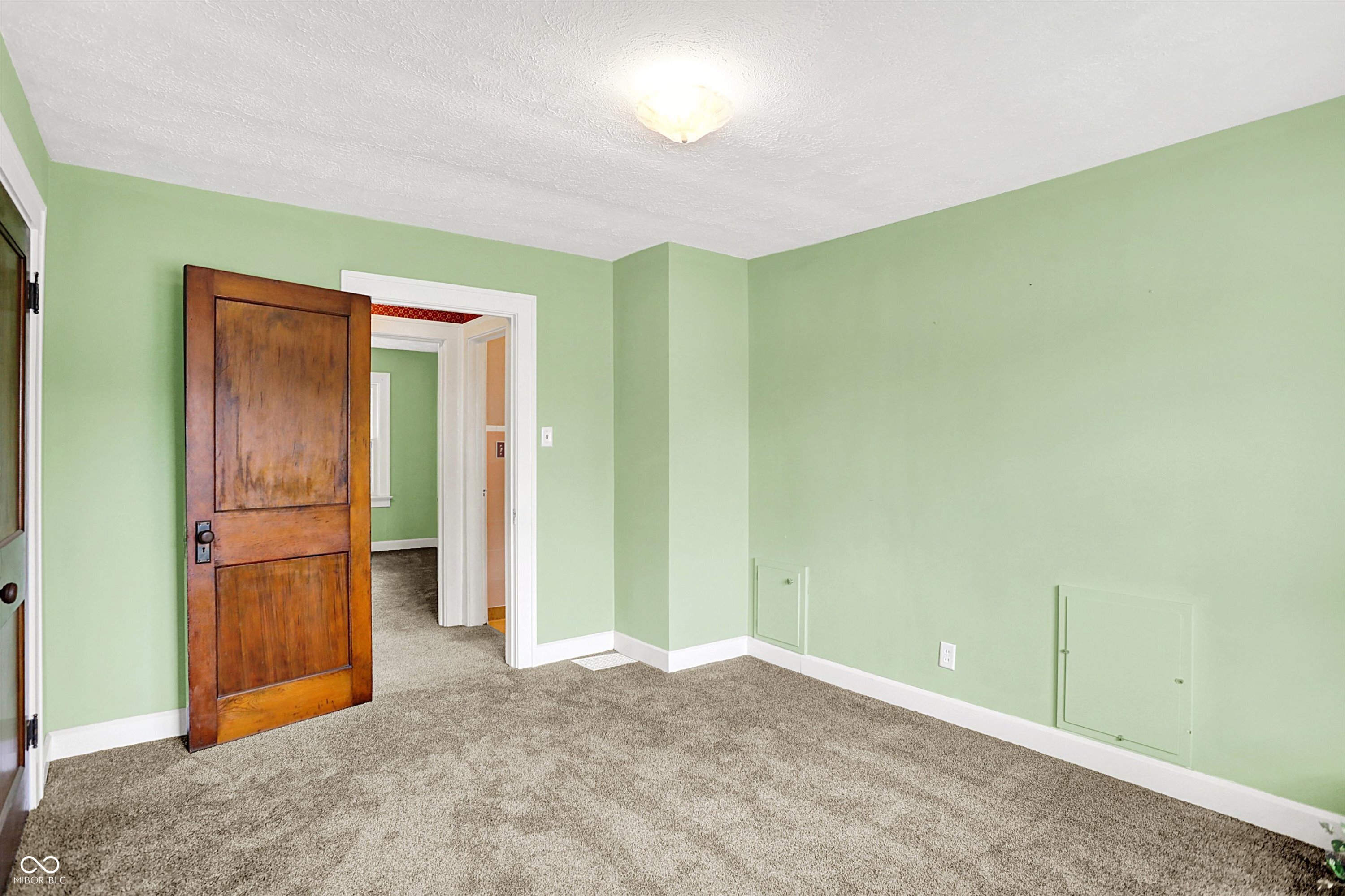 2502 S Delaware Street