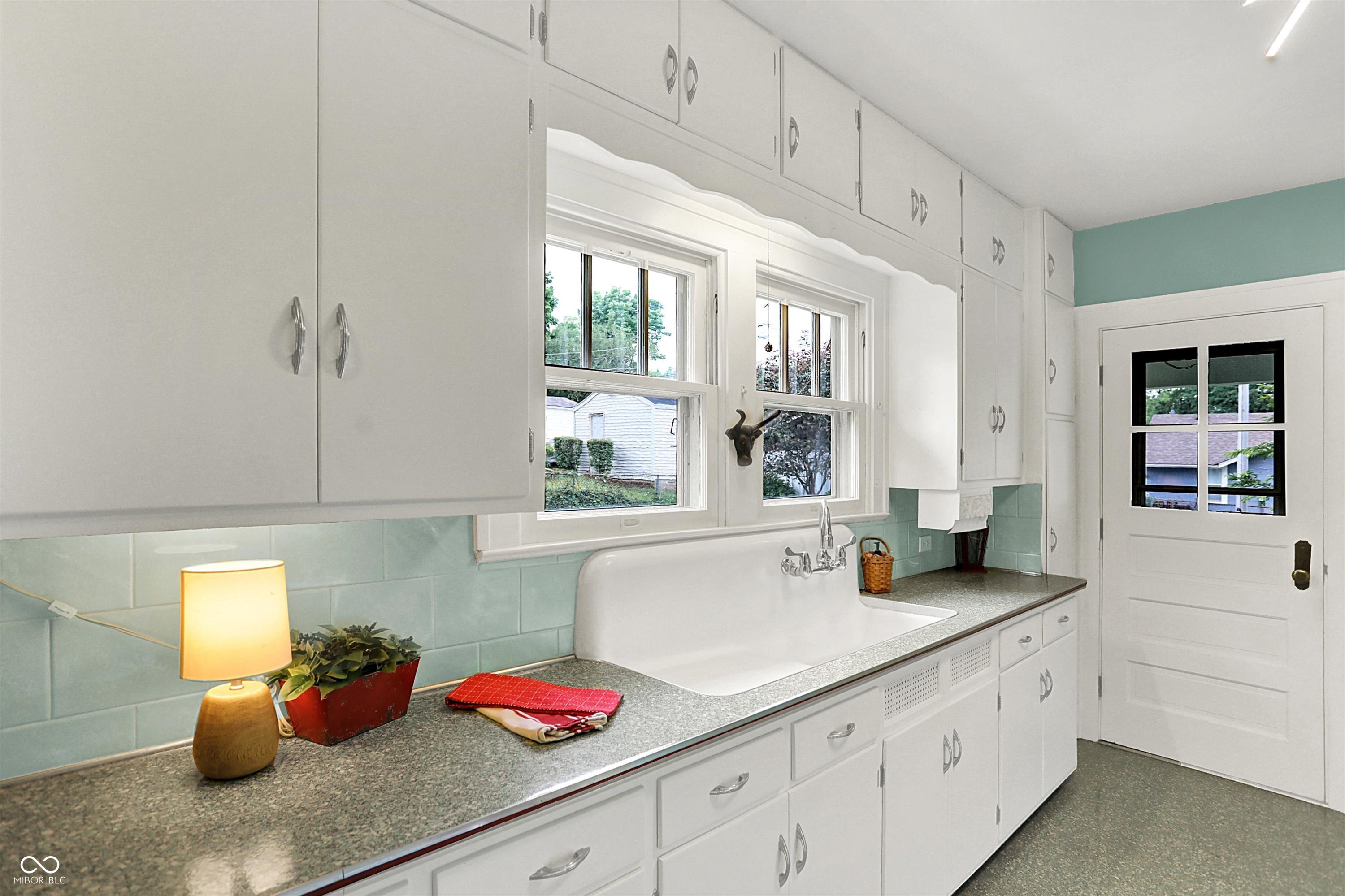 2502 S Delaware Street