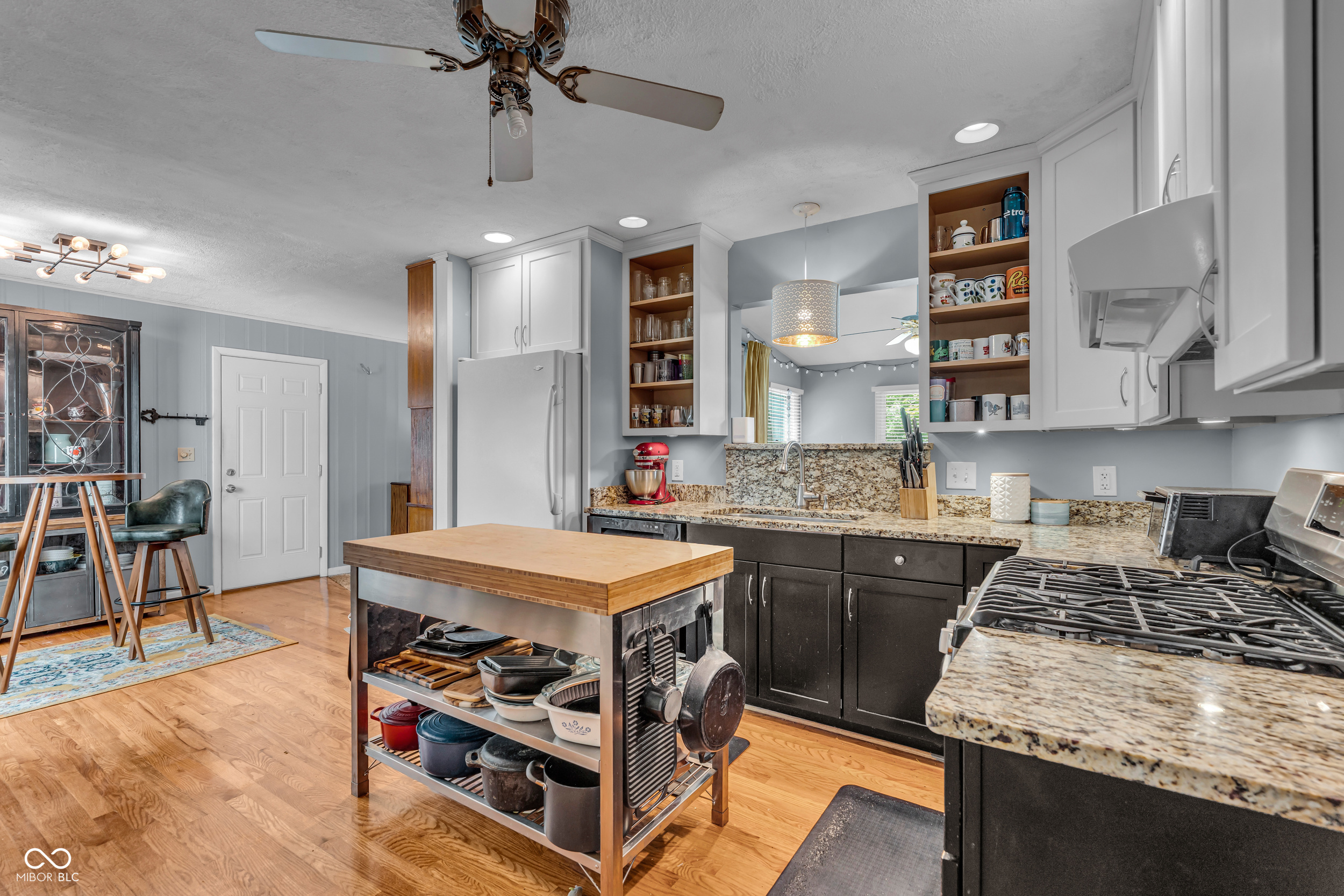 926 Oakwood Trail