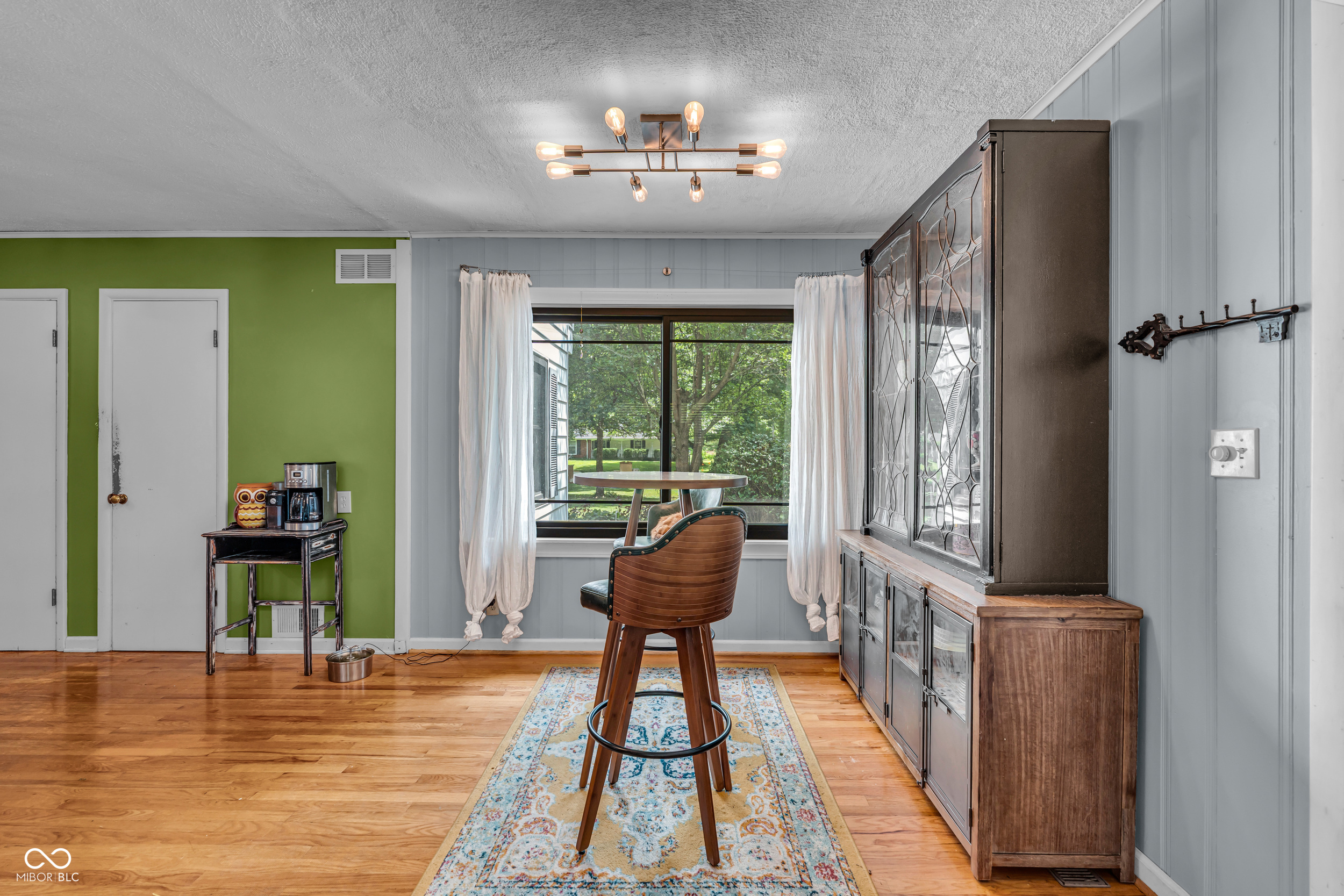 926 Oakwood Trail
