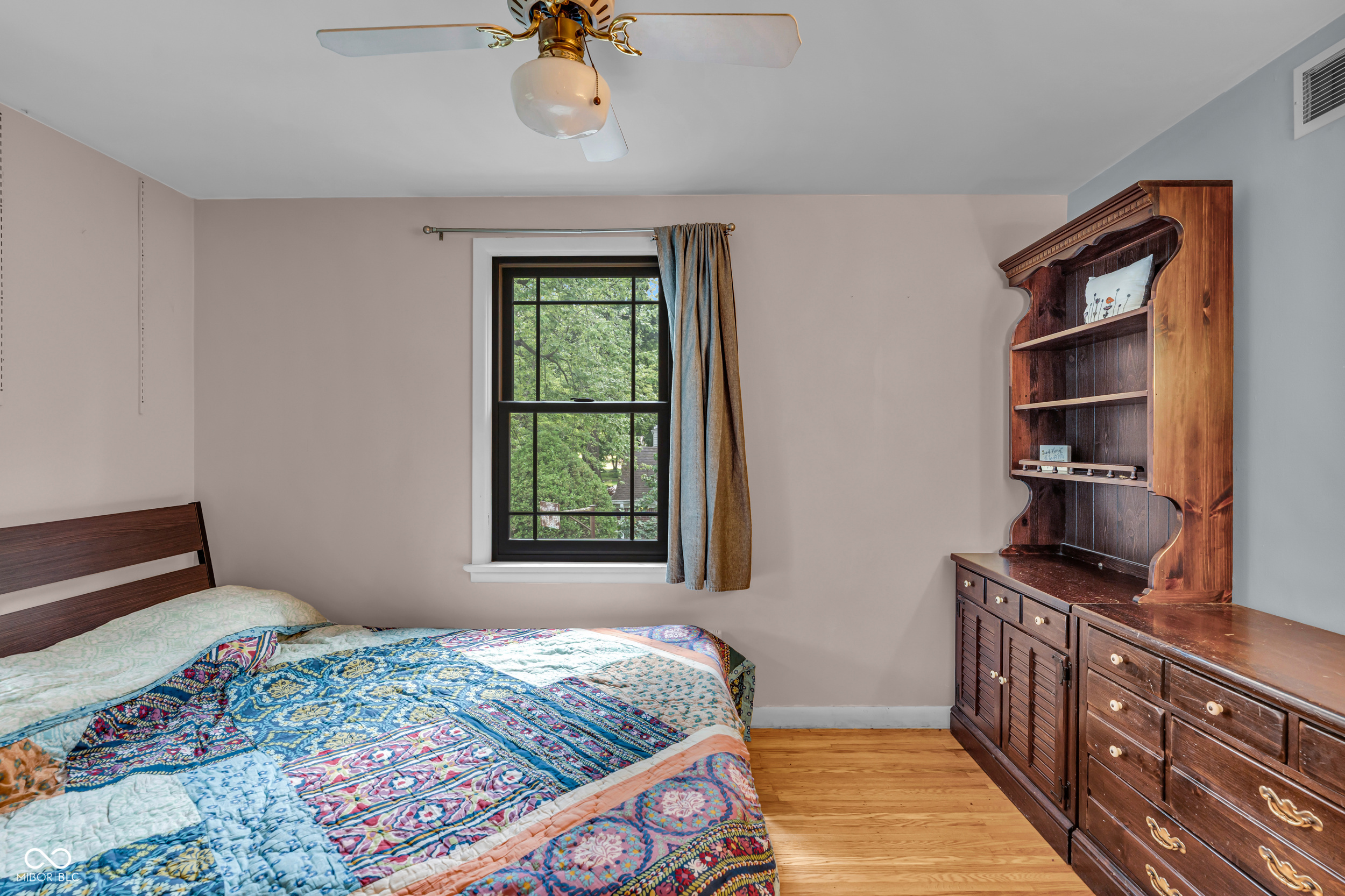 926 Oakwood Trail