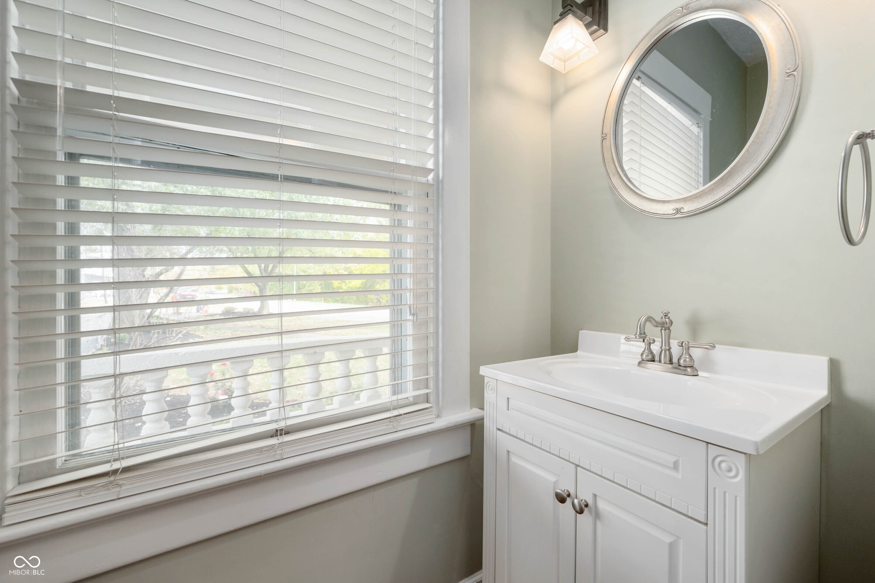 976 E Pleasant Run Parkway North Drive