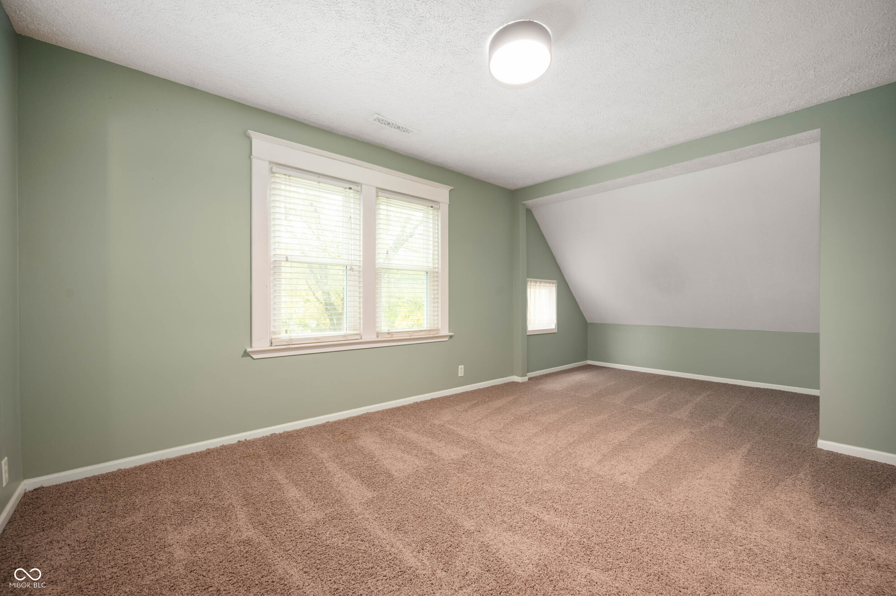 976 E Pleasant Run Parkway North Drive