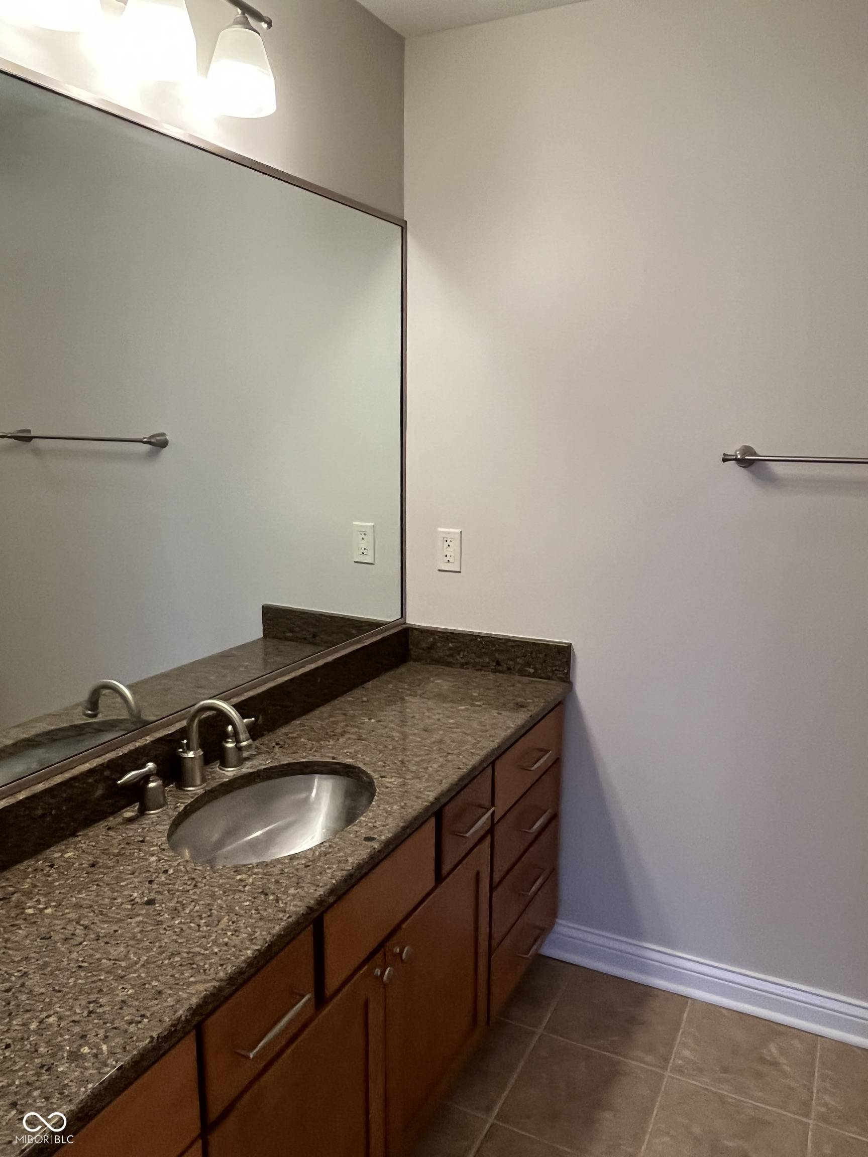350 N Meridian Street Unit: 603