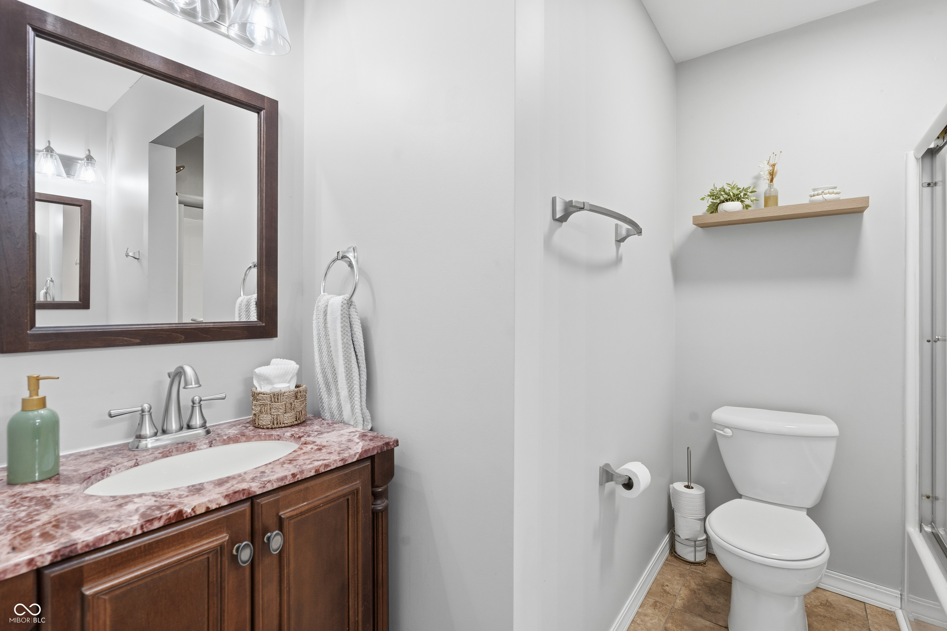 2042 N College Avenue