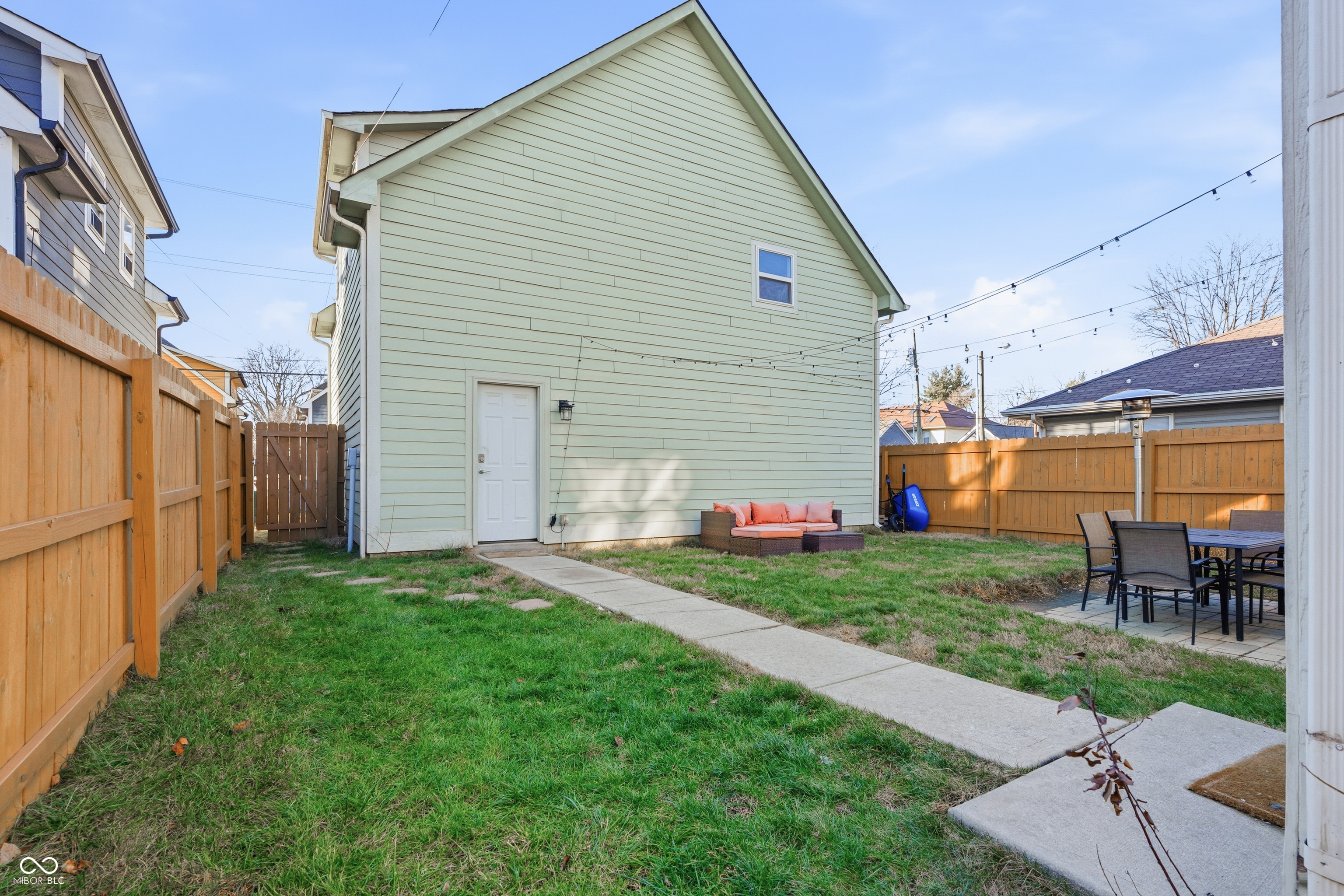 2042 N College Avenue